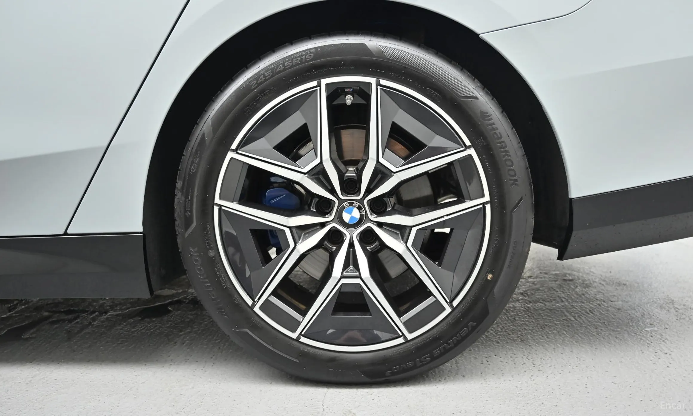 BMW 5 Series (G60) превью 5