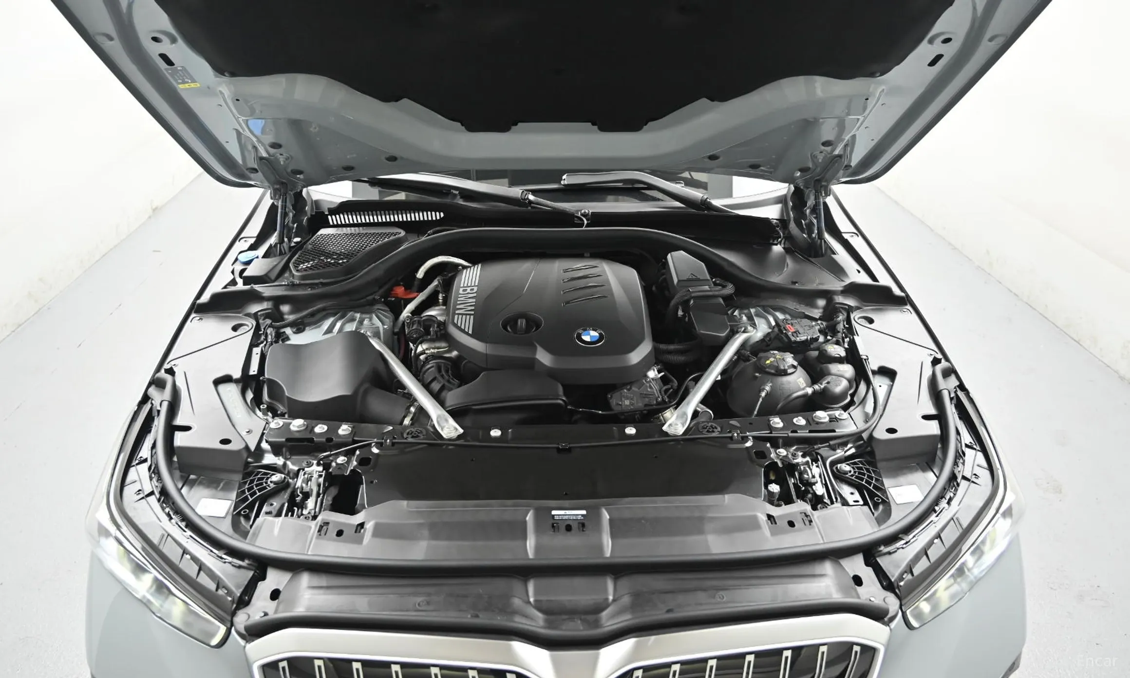 BMW 5 Series (G60) превью 8