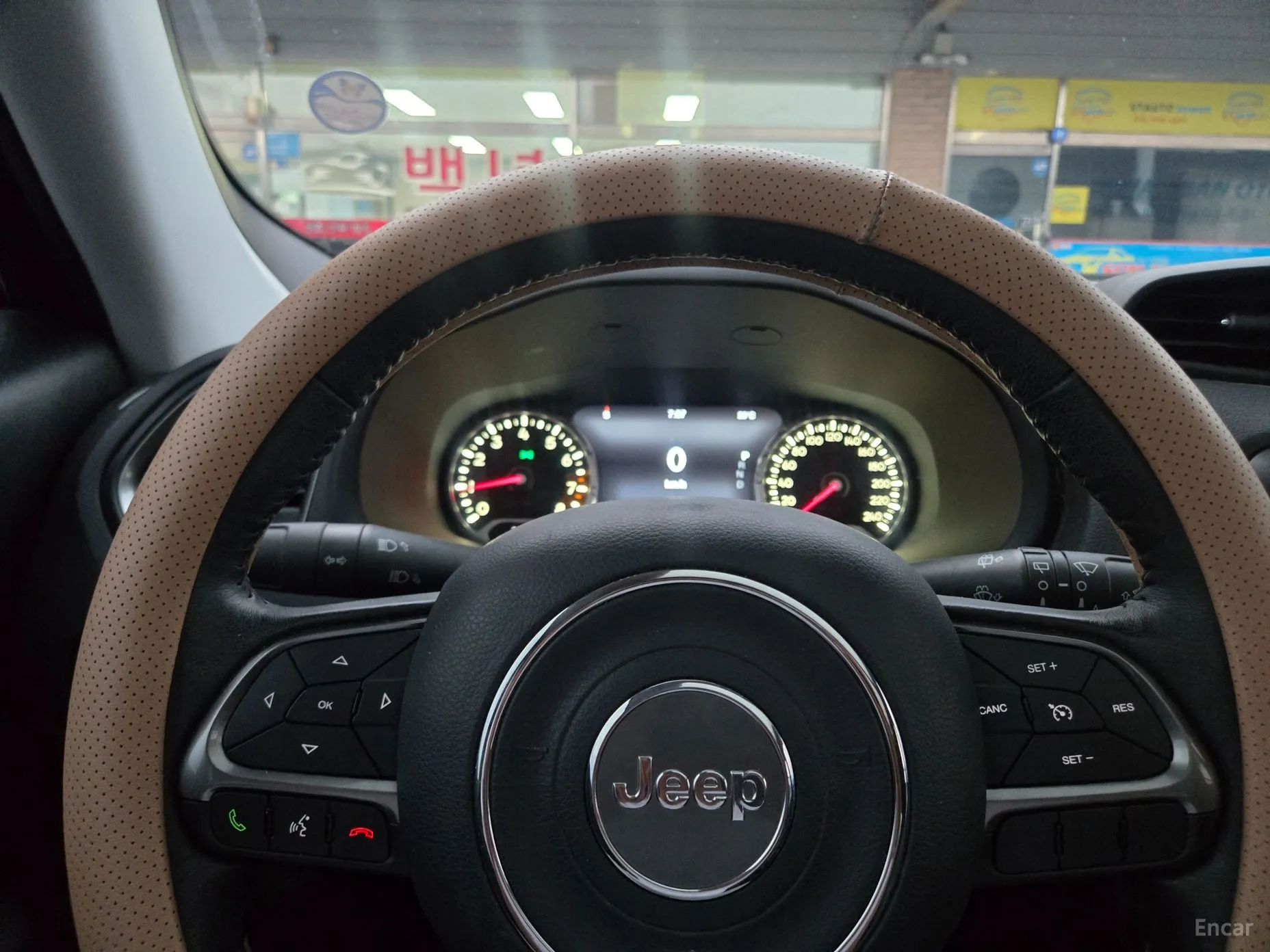 Jeep Renegade превью 11