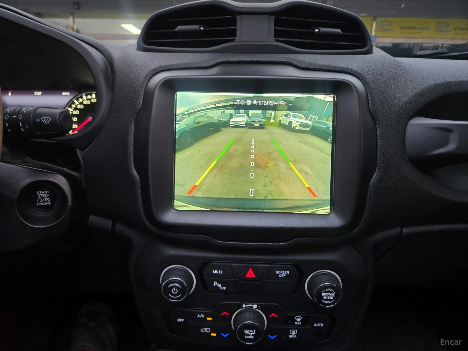 Jeep Renegade превью 14