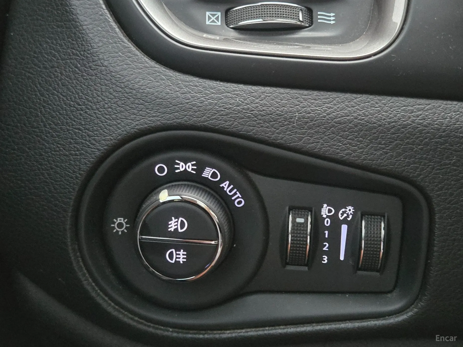 Jeep Renegade превью 9