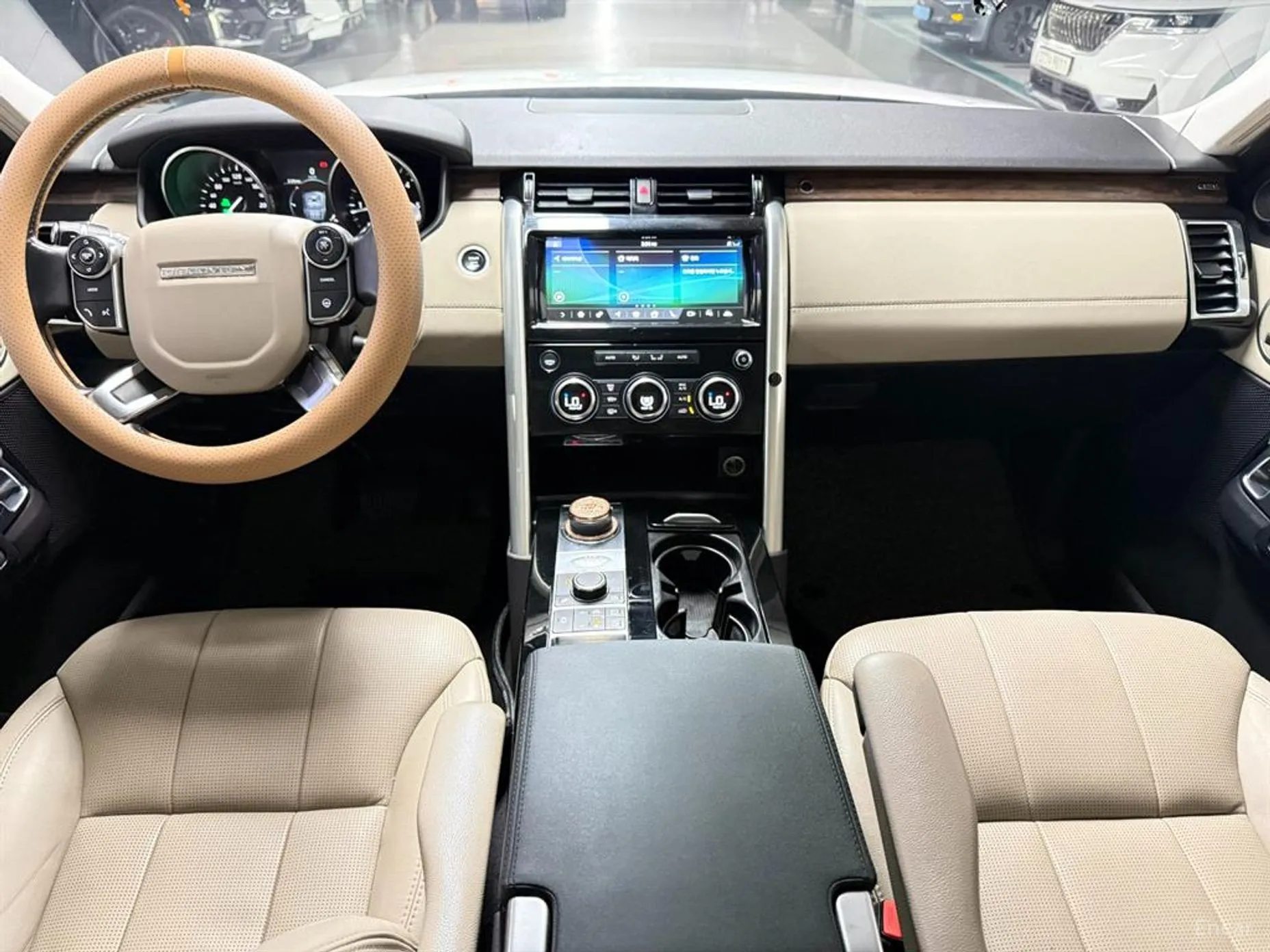 Land Rover Discovery 5