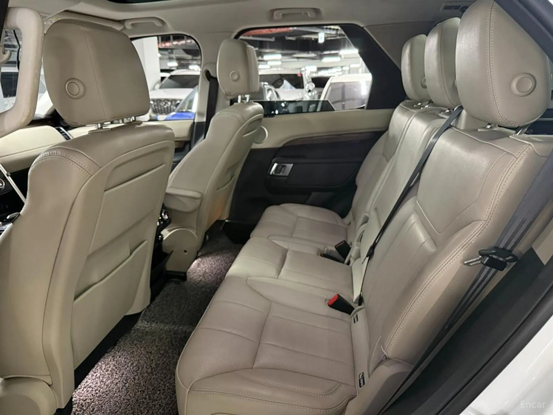 Land Rover Discovery 5 превью 10