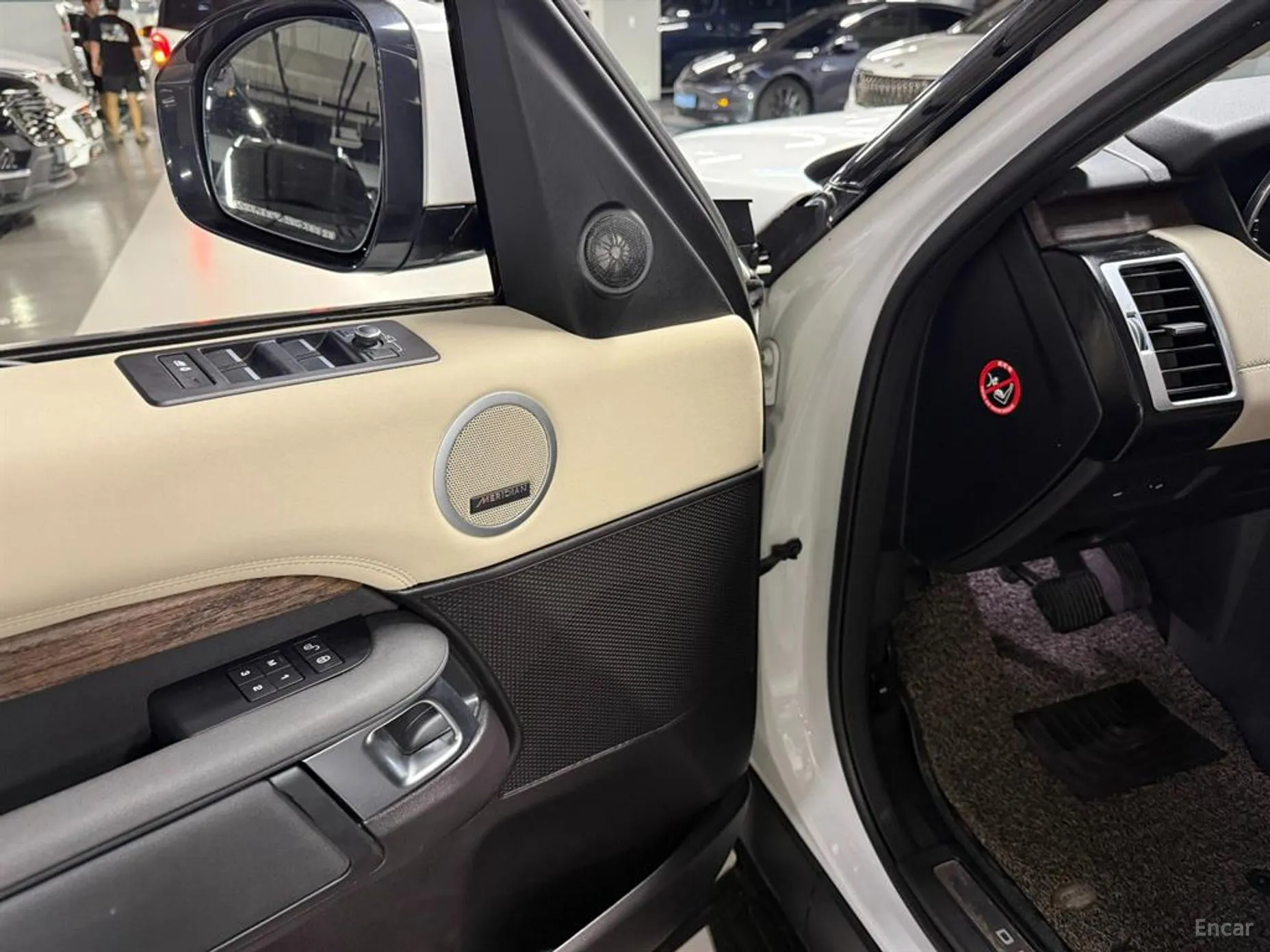 Land Rover Discovery 5 превью 11