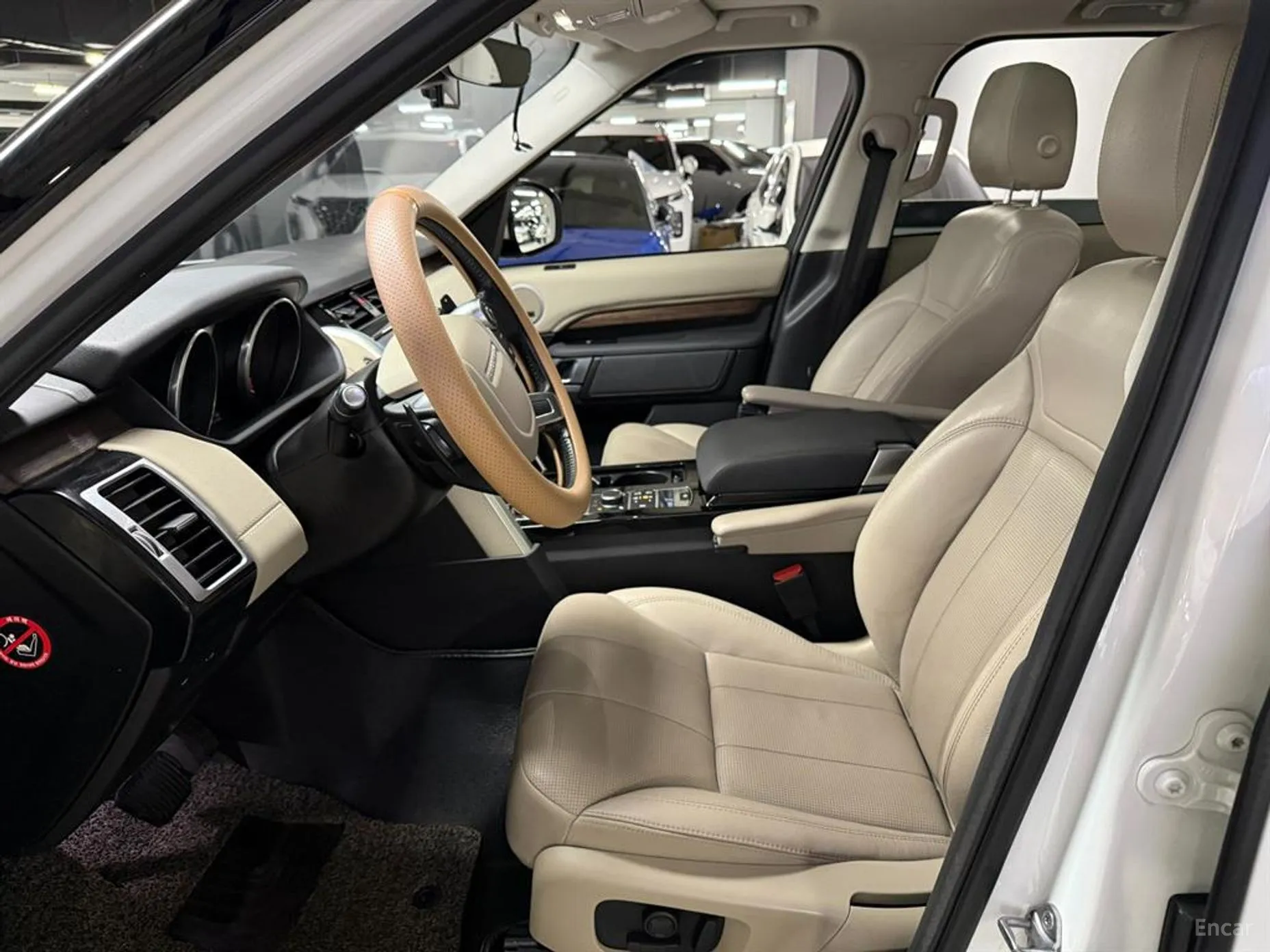 Land Rover Discovery 5 превью 9