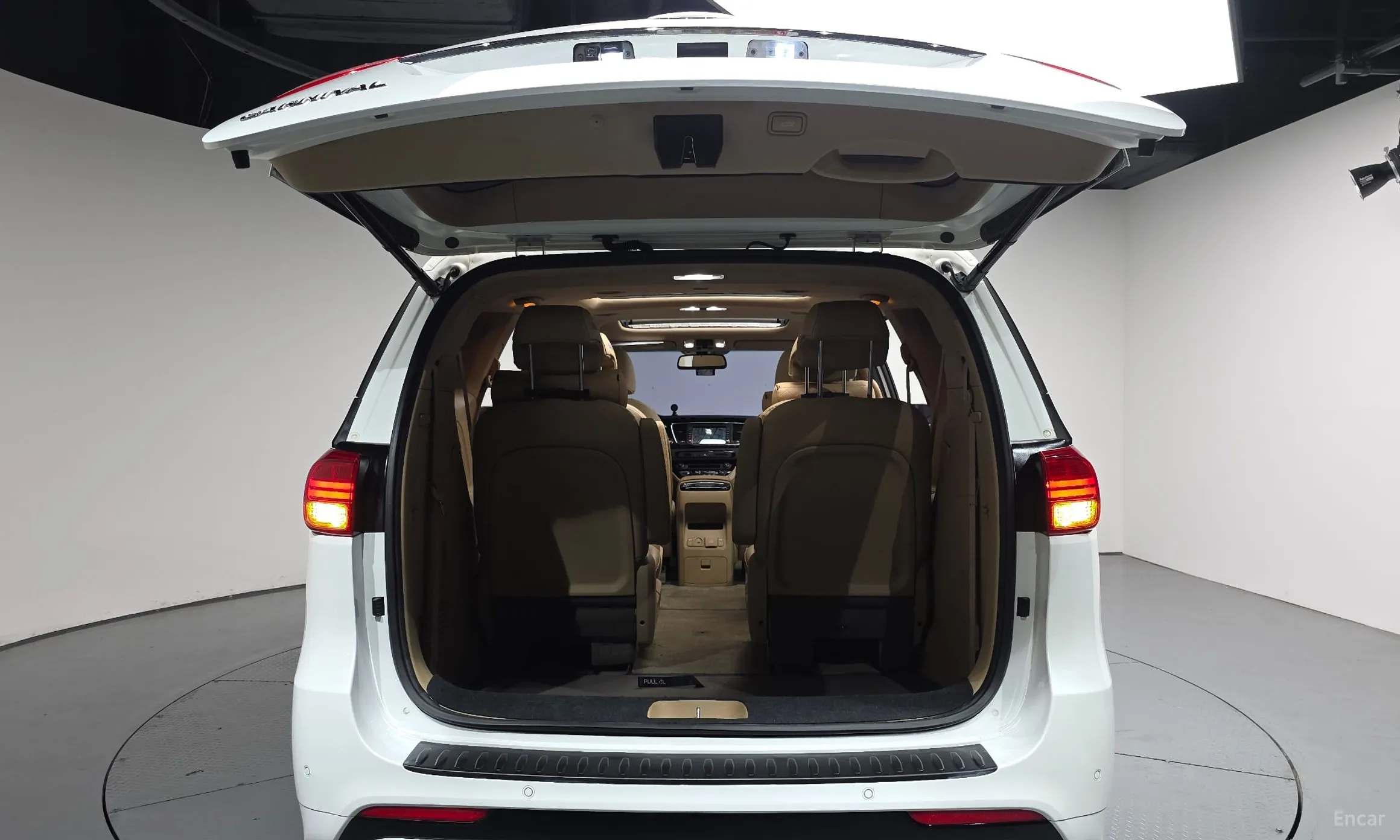 Kia Carnival превью 20