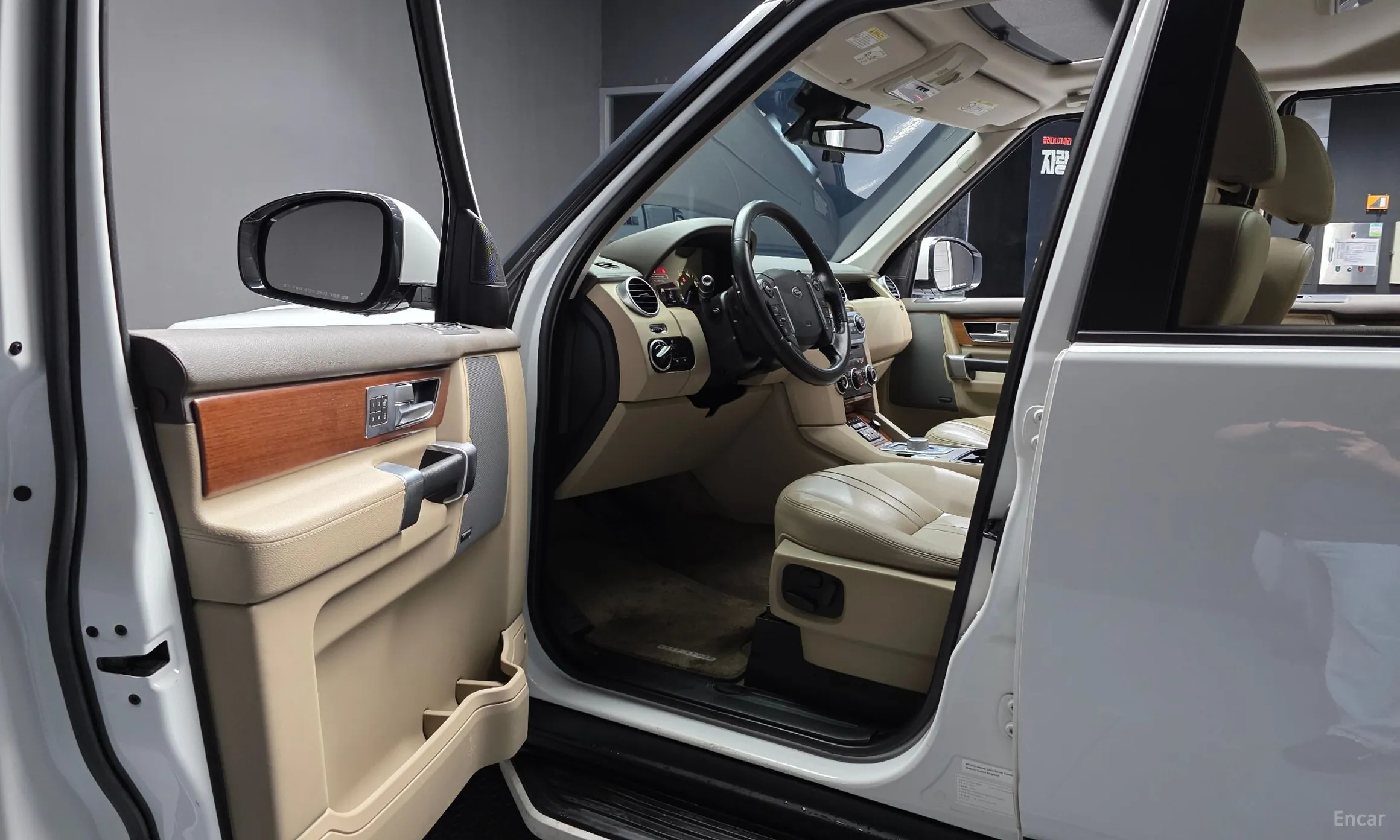 Land Rover Discovery 4 превью 10
