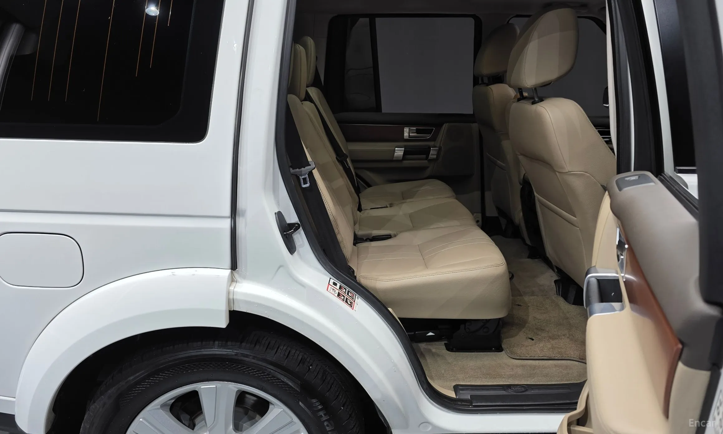 Land Rover Discovery 4 превью 11