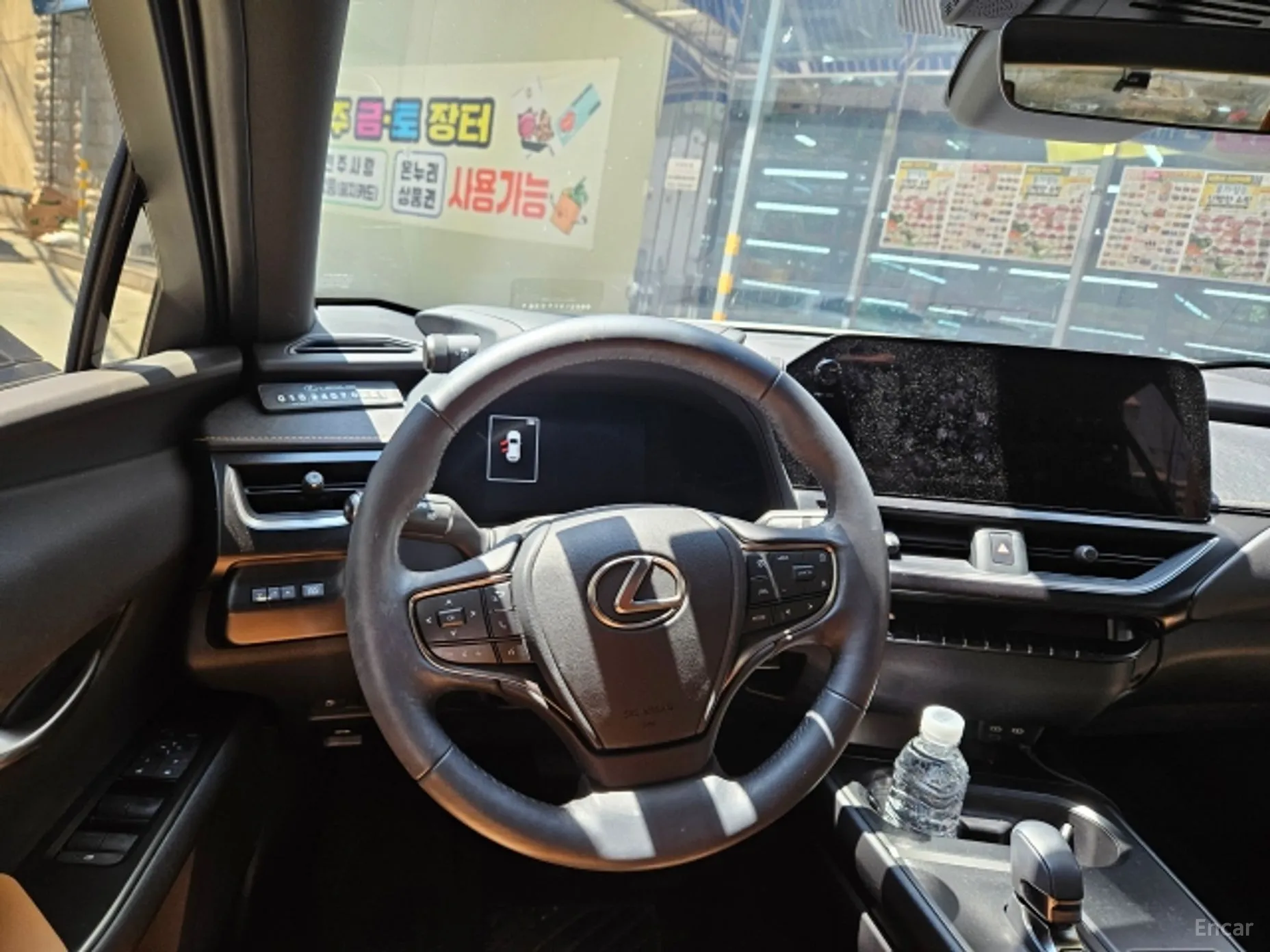 Lexus UX300h превью 13