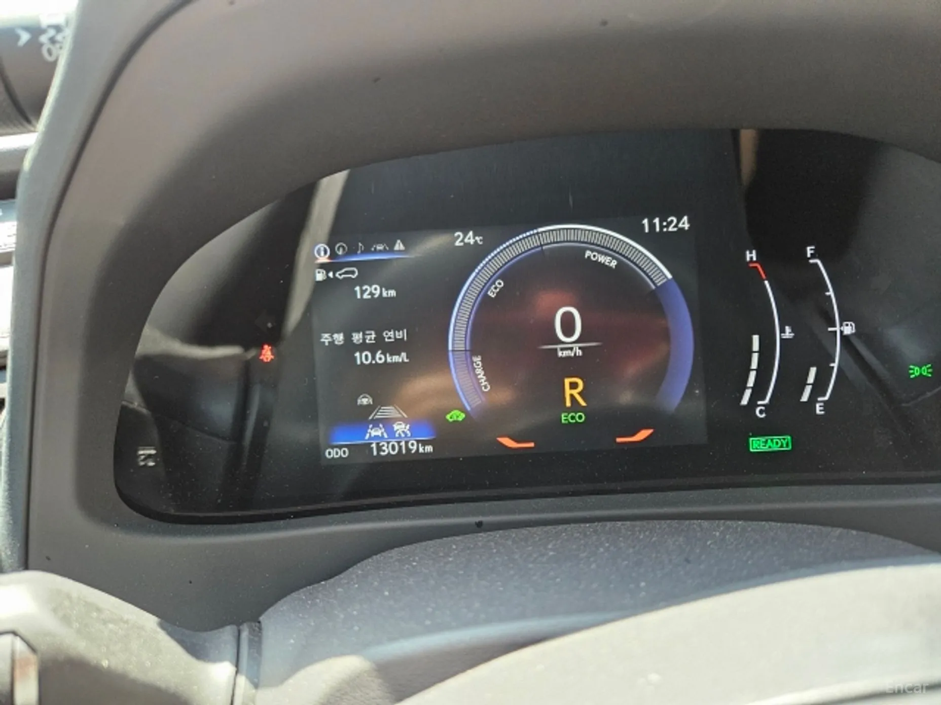 Lexus UX300h превью 15