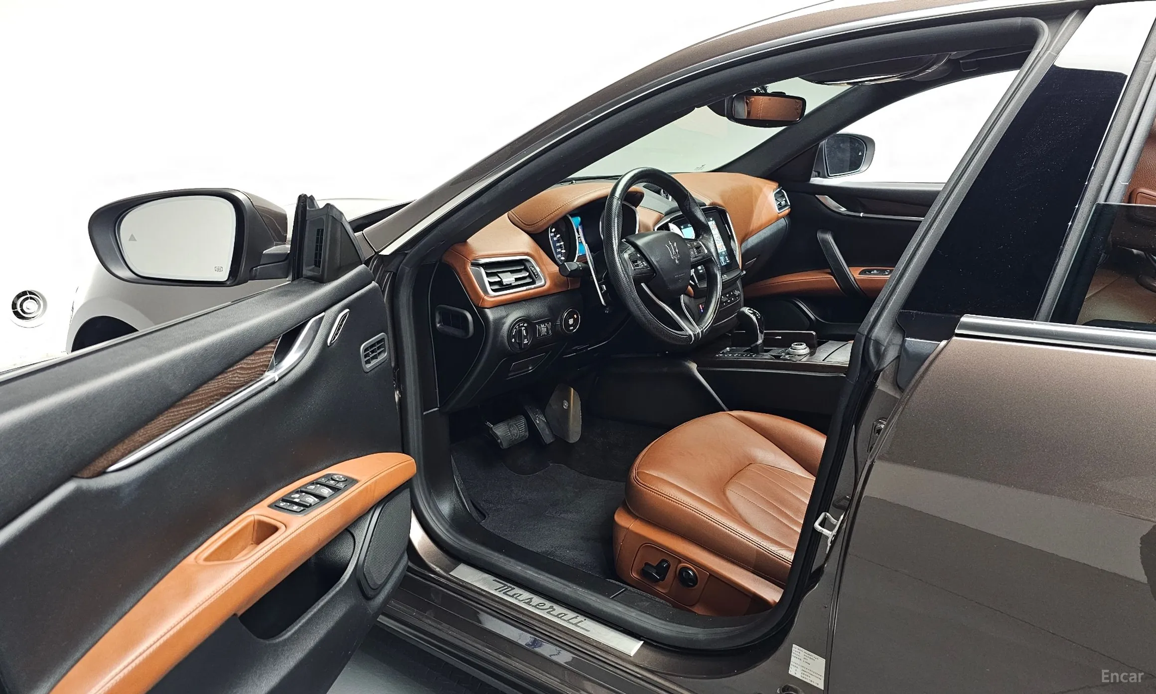 Maserati Ghibli превью 10