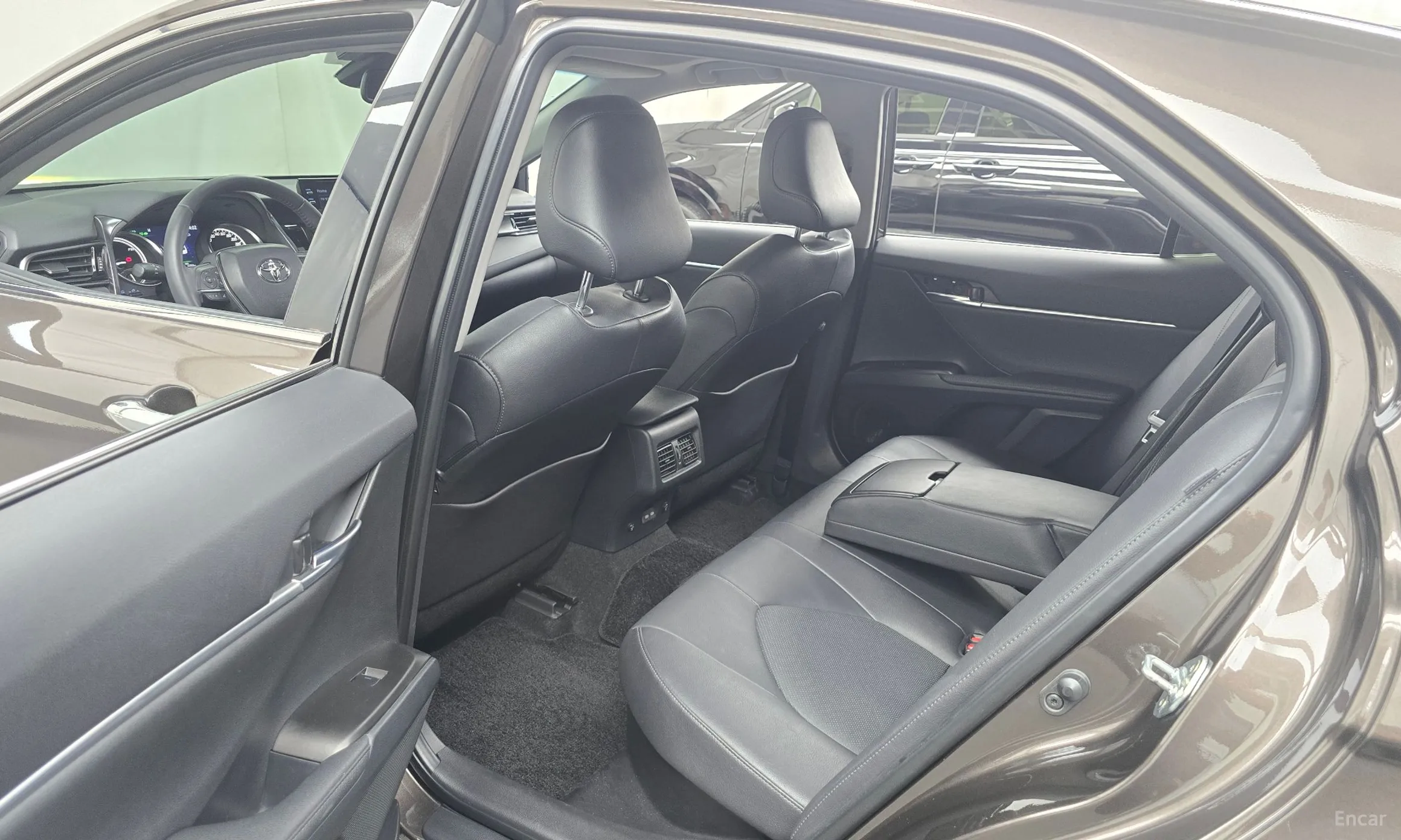 Toyota Camry (XV70) превью 12