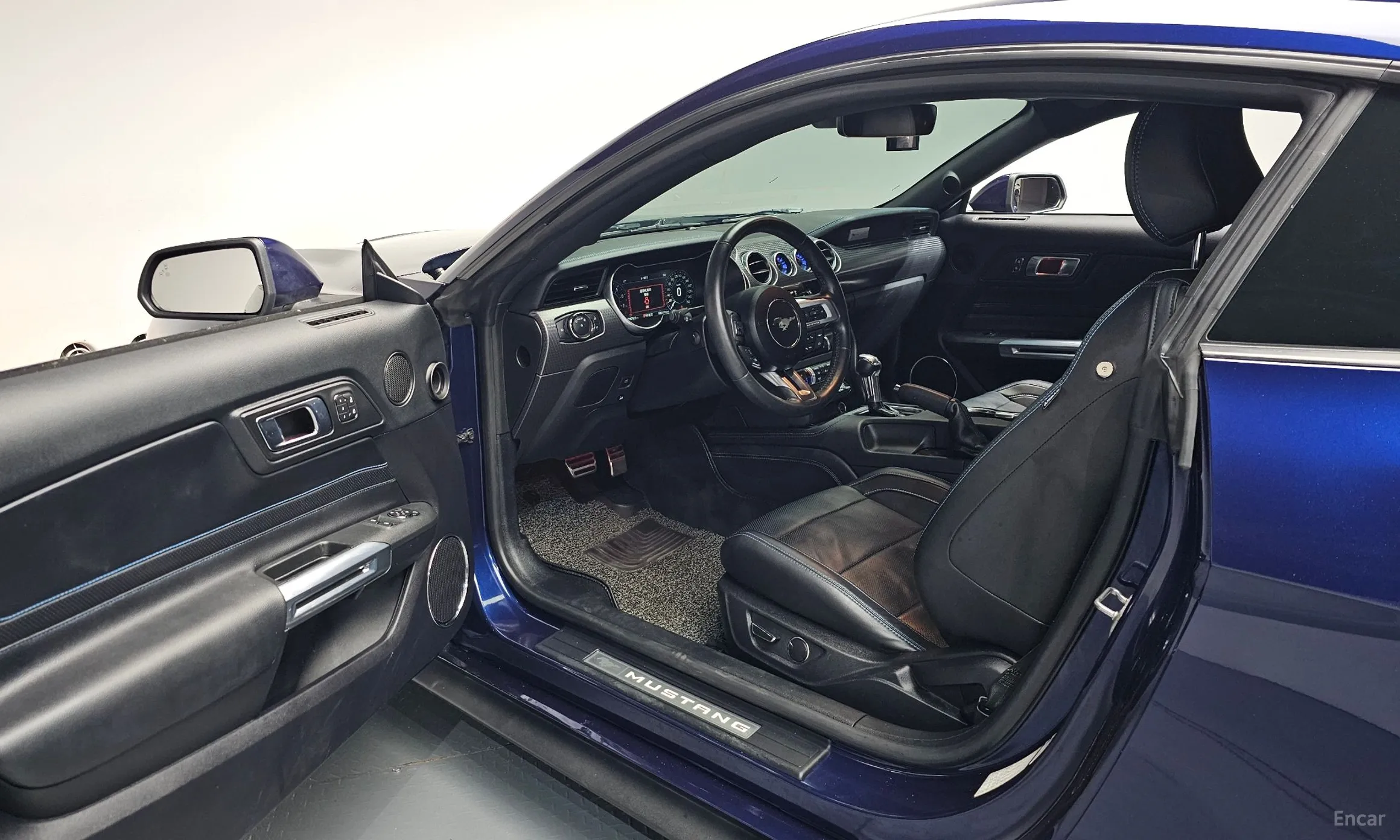 Ford Mustang превью 10