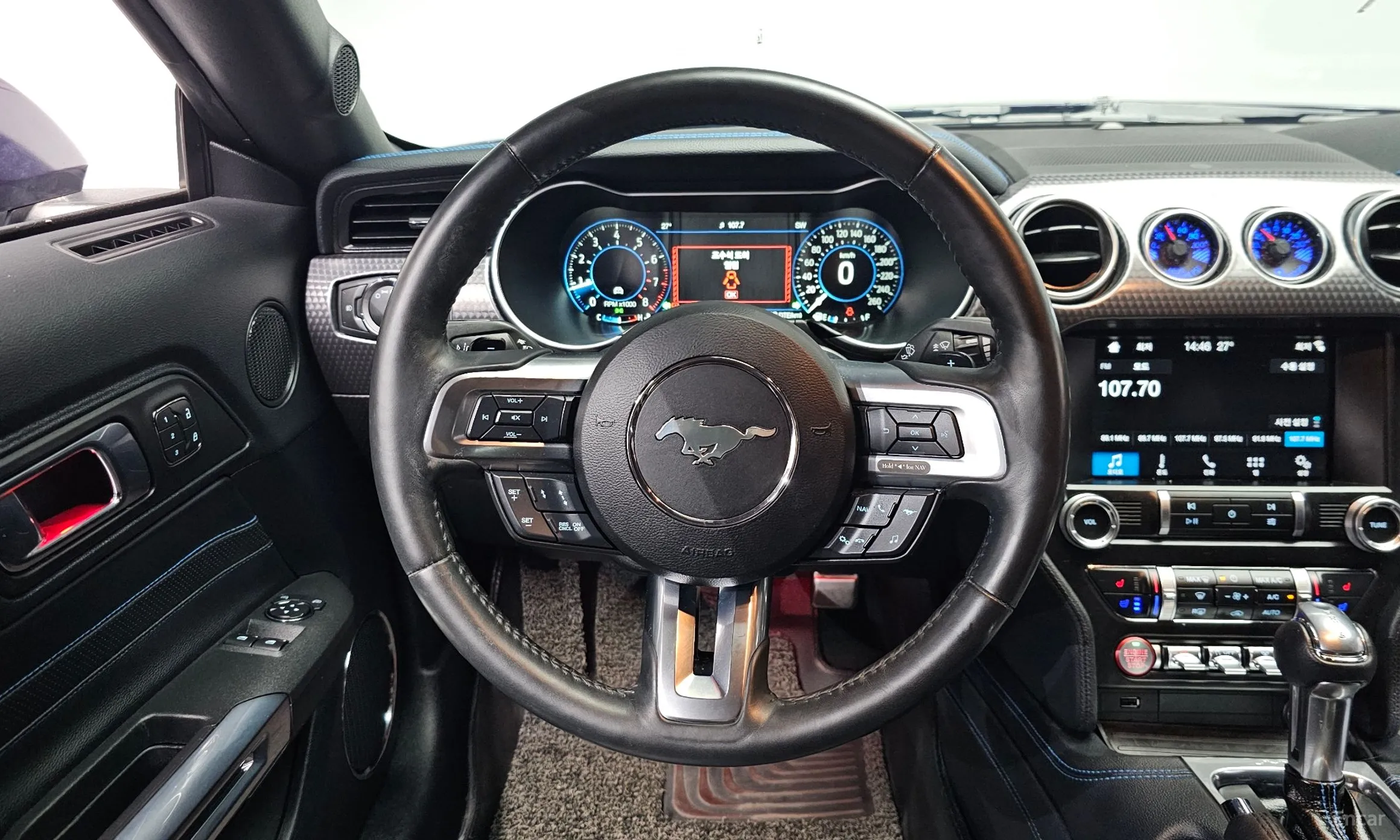 Ford Mustang превью 12