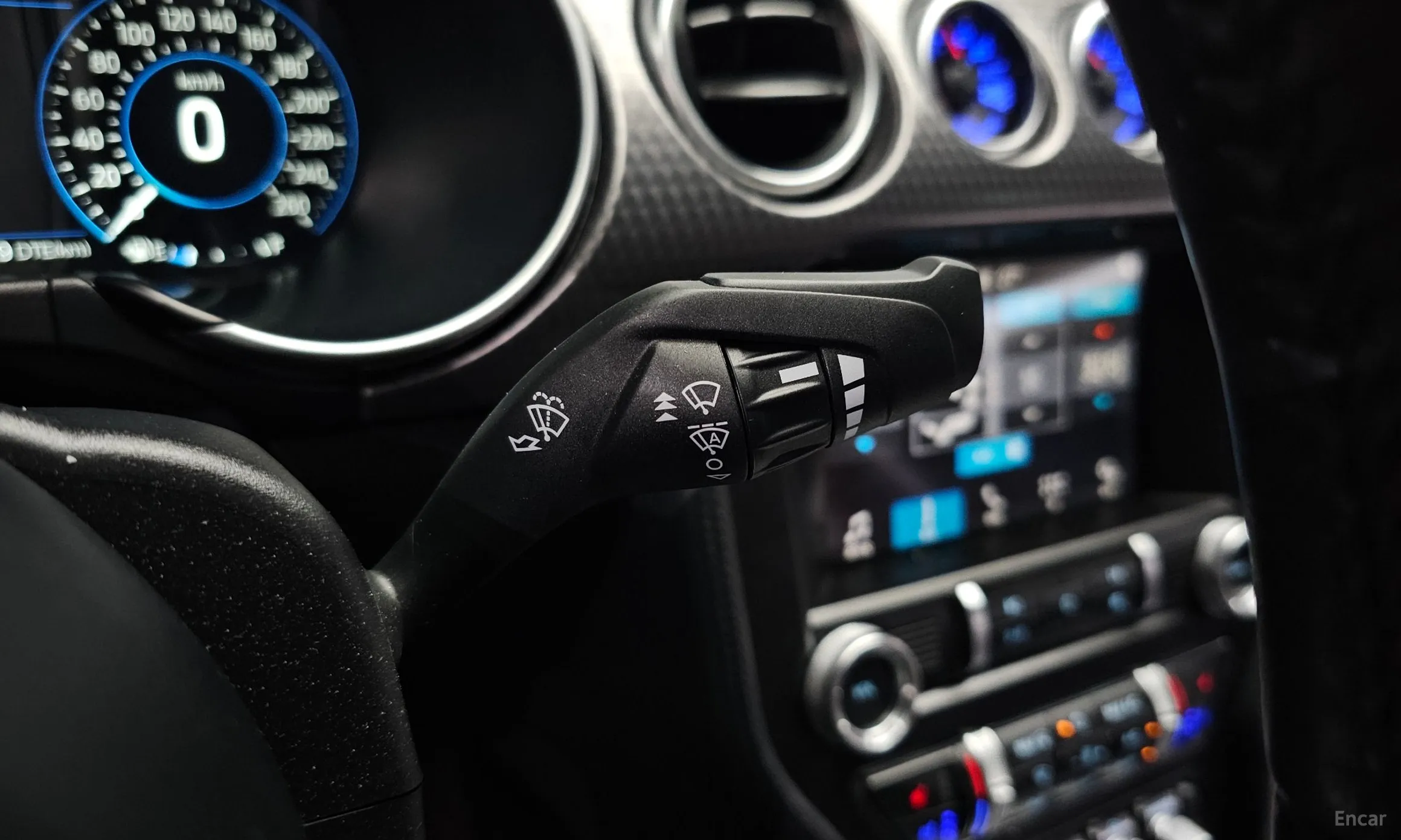Ford Mustang превью 15