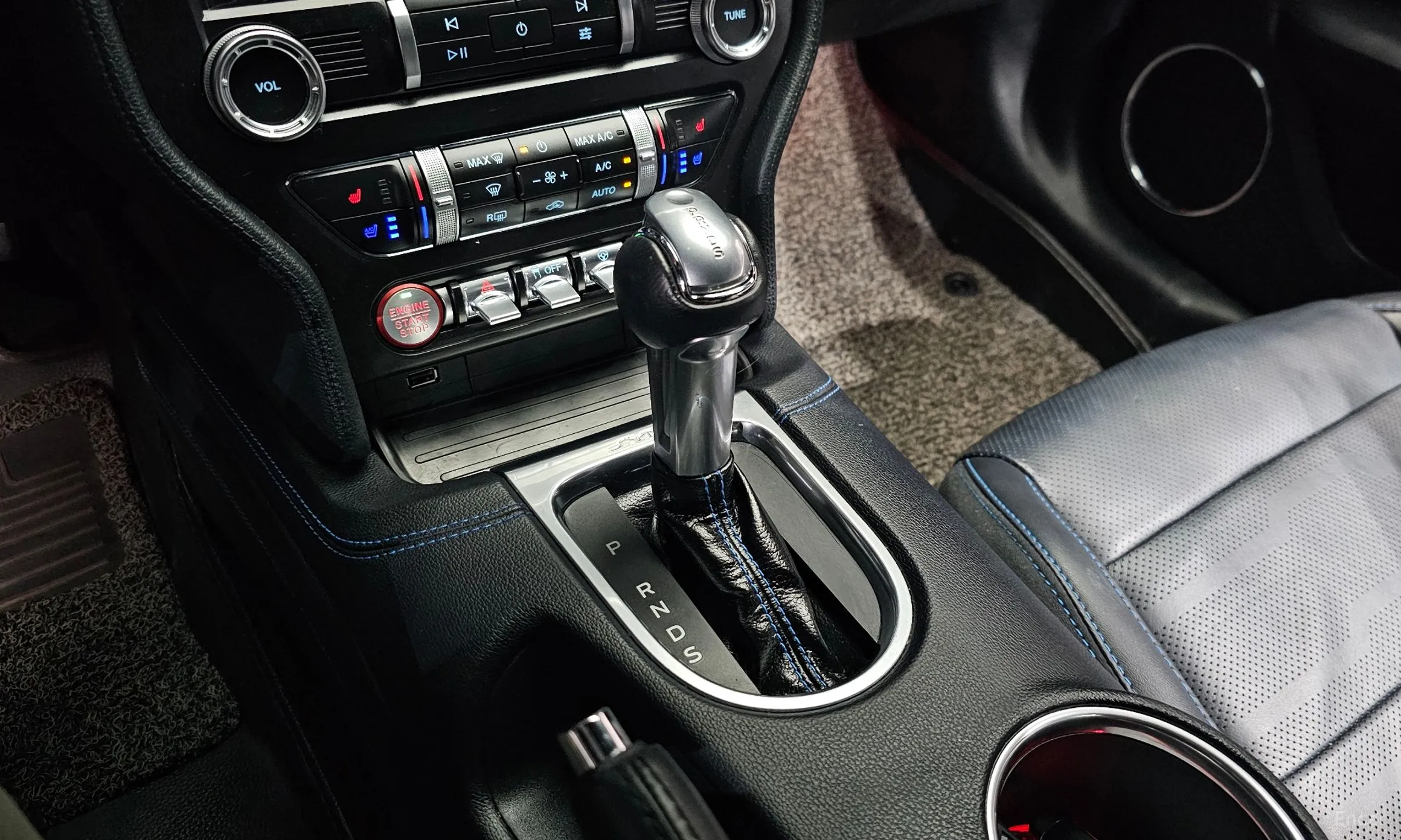 Ford Mustang превью 9