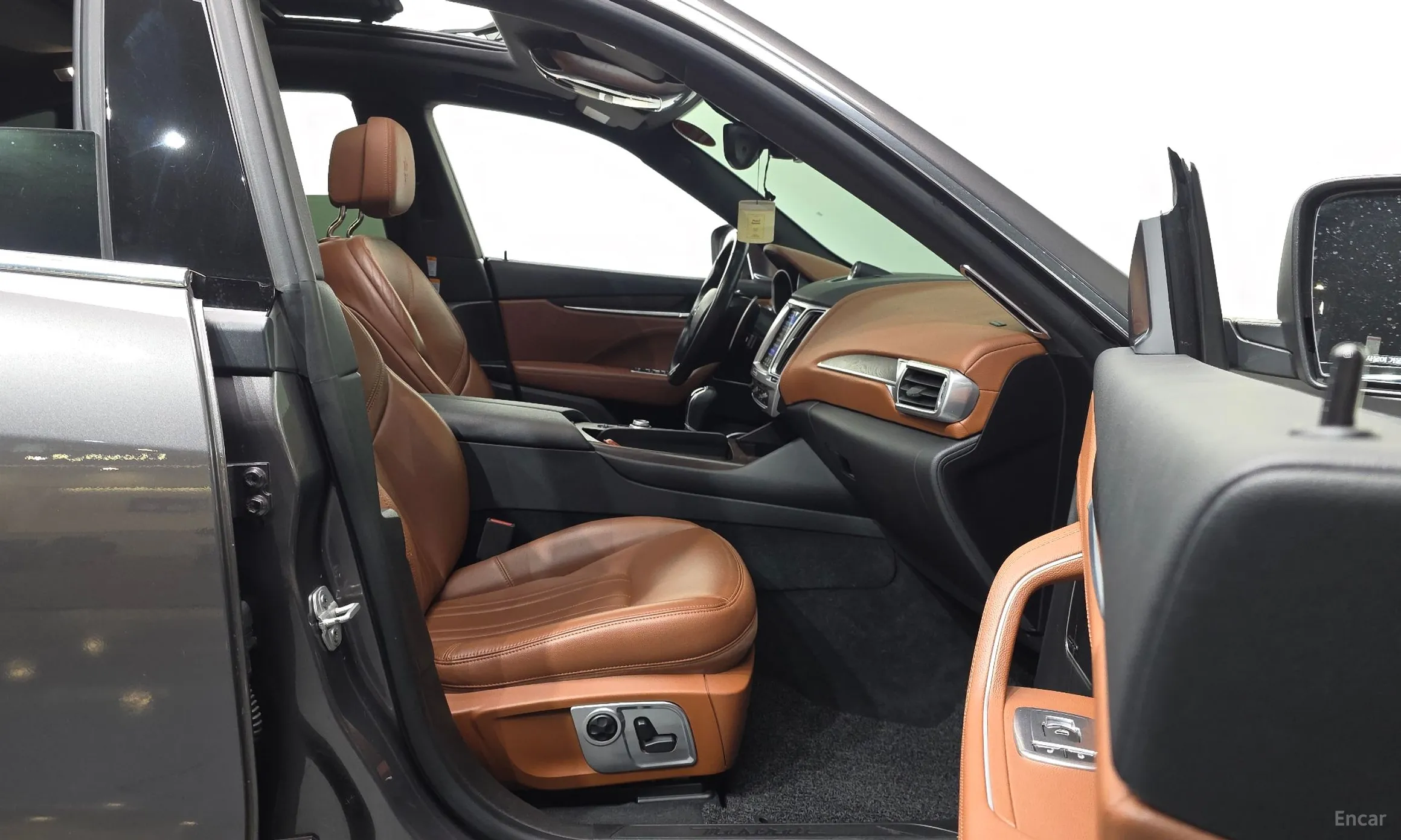 Maserati Levante превью 11