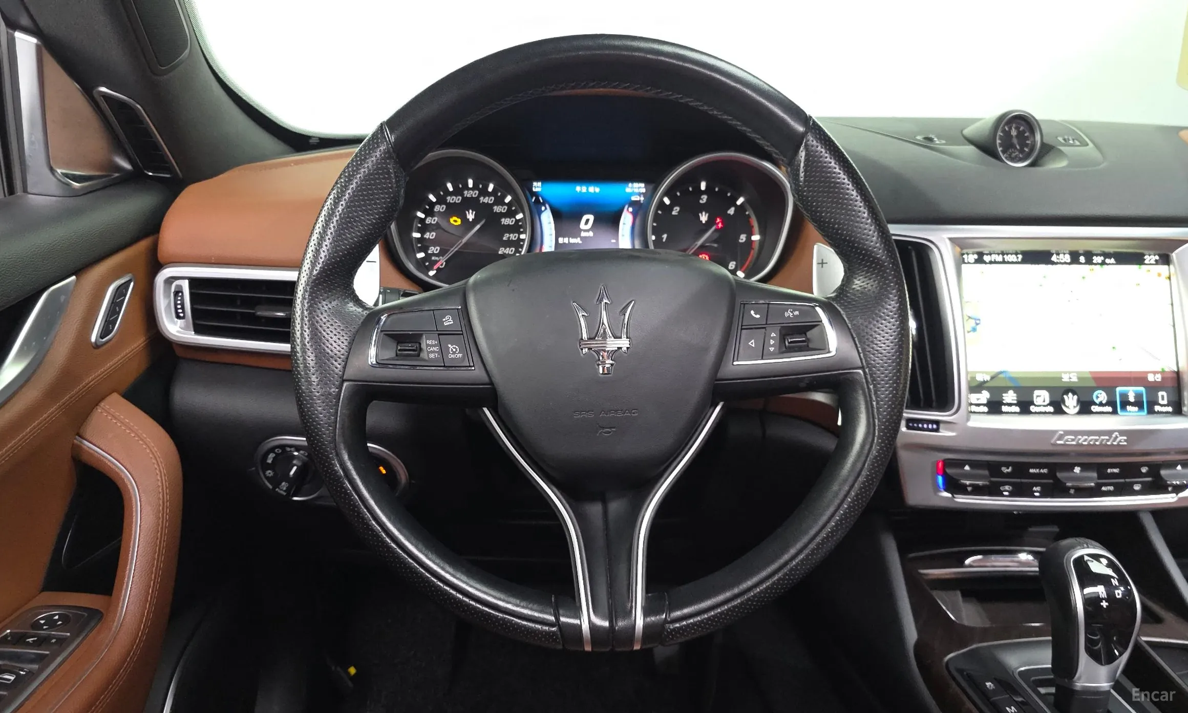 Maserati Levante превью 13