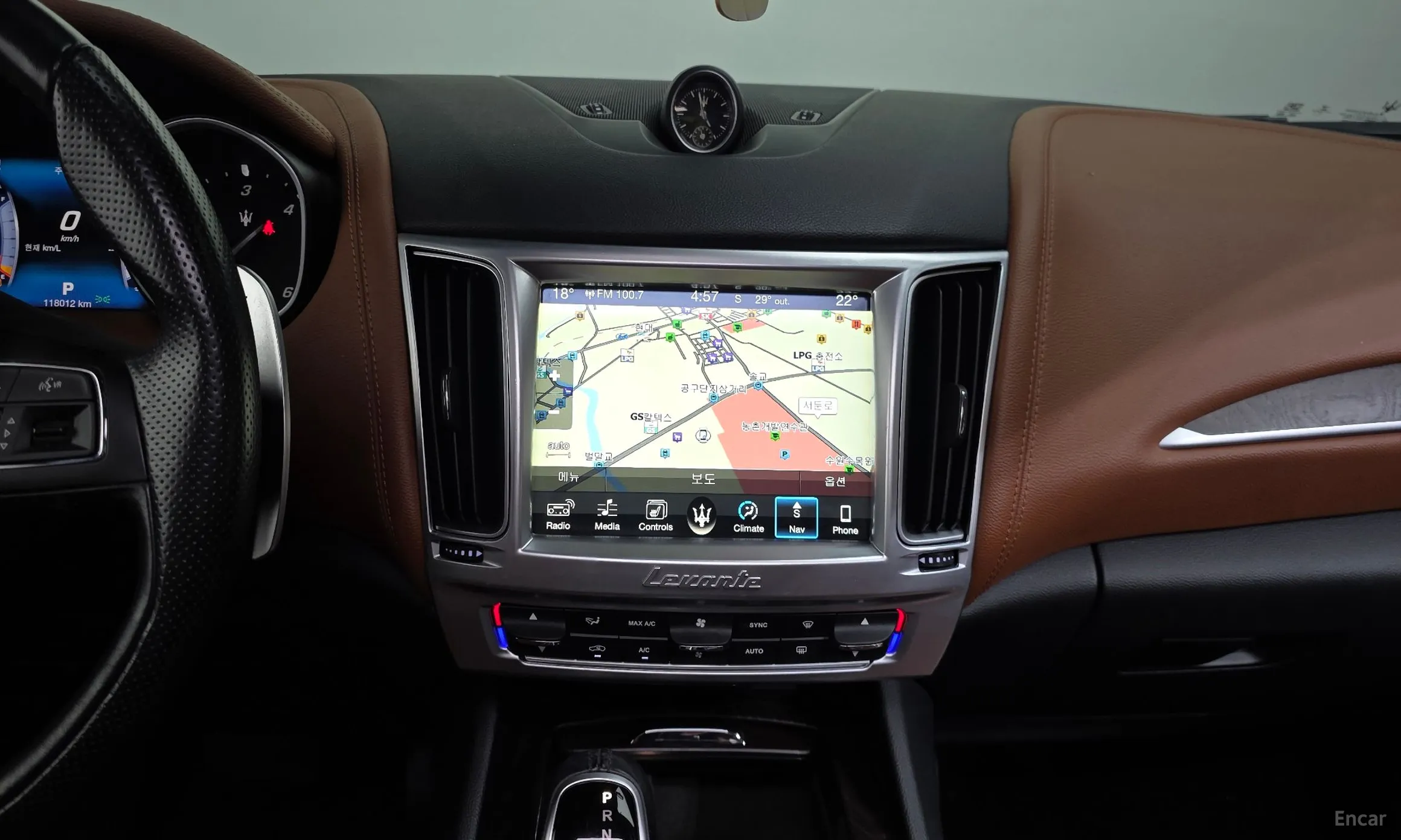 Maserati Levante превью 14