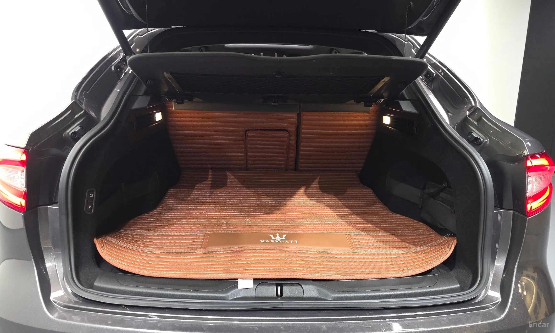 Maserati Levante превью 20