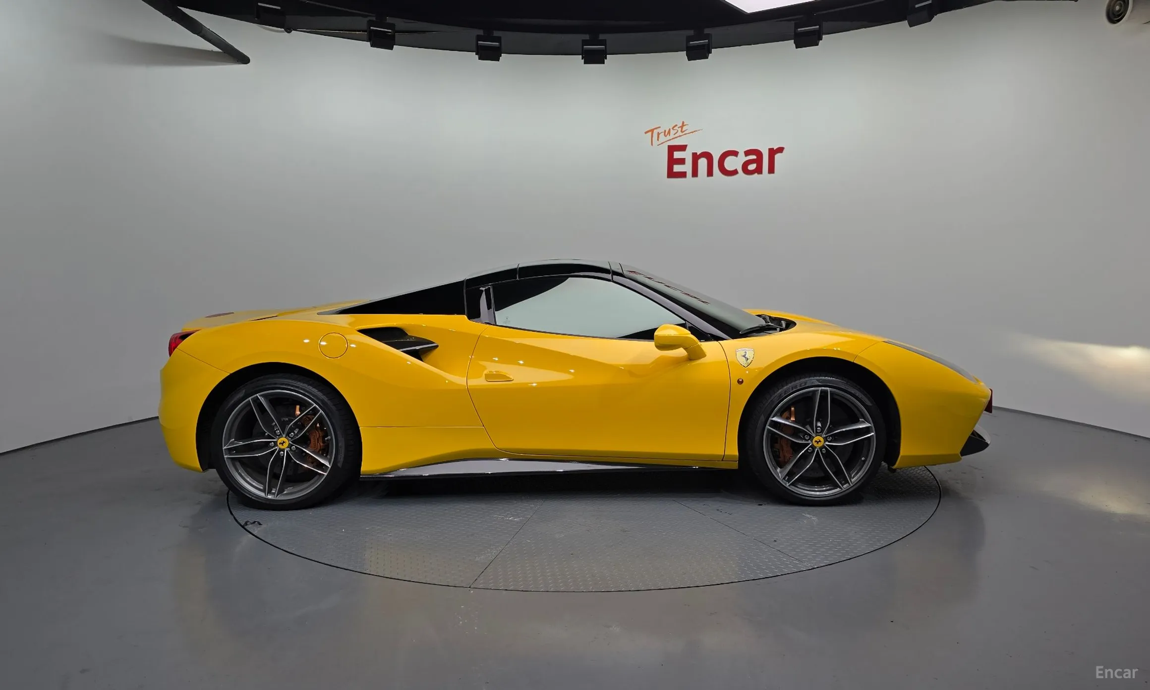 Ferrari 488 Spider превью 20