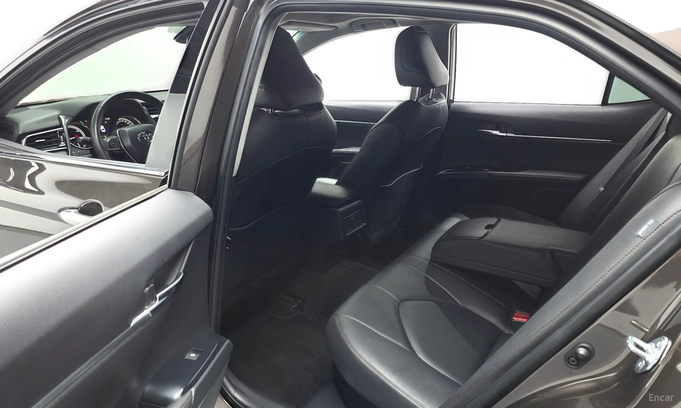 Toyota Camry (XV70) превью 12