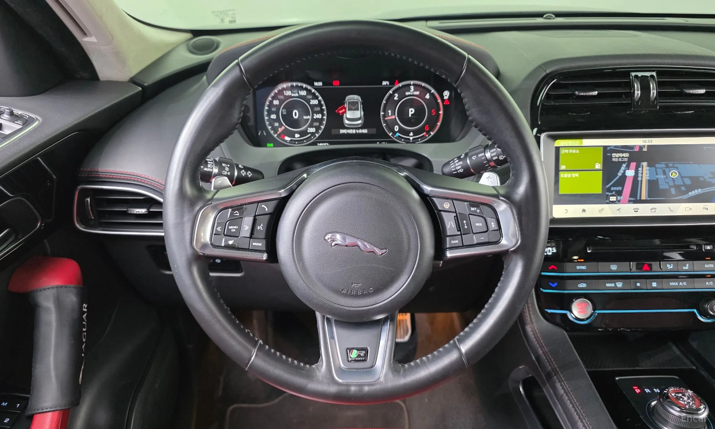 Jaguar F-PACE превью 13