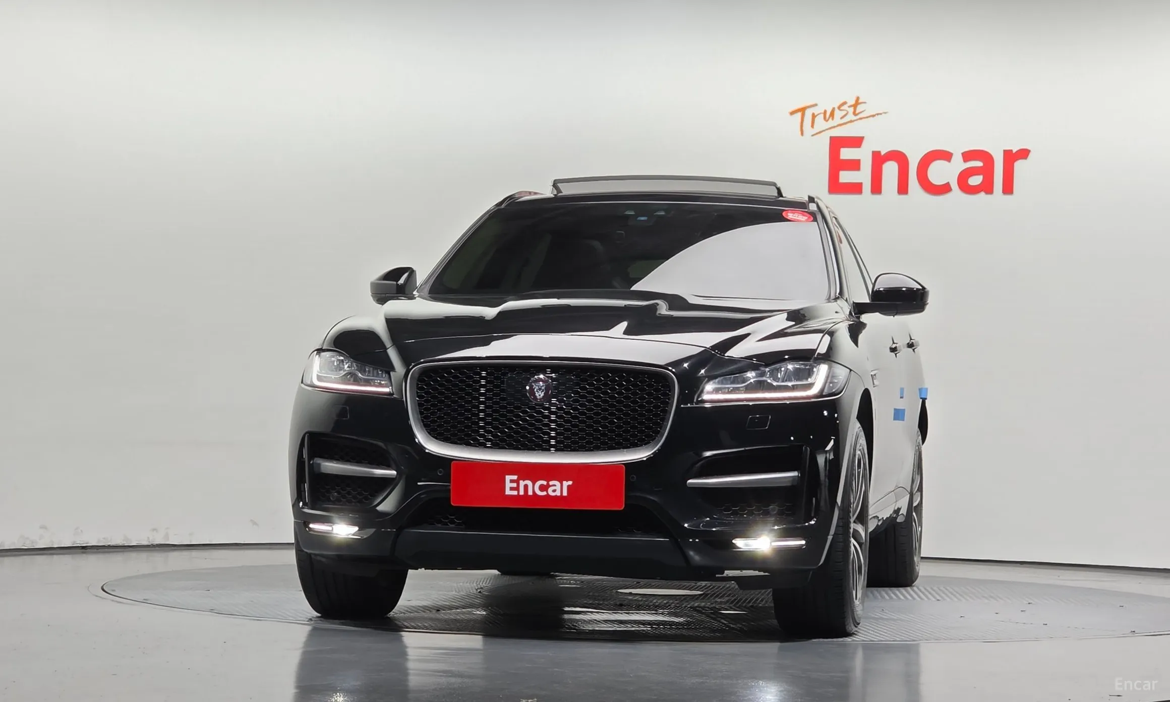 Jaguar F-PACE превью 3