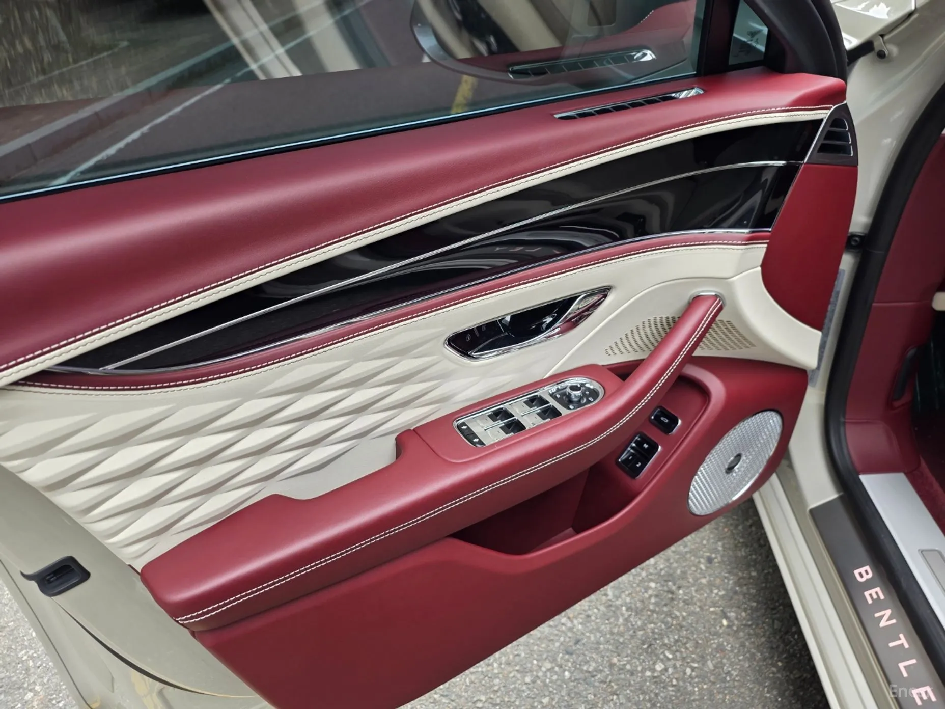 Bentley Flying Spur 3rd Generation превью 8