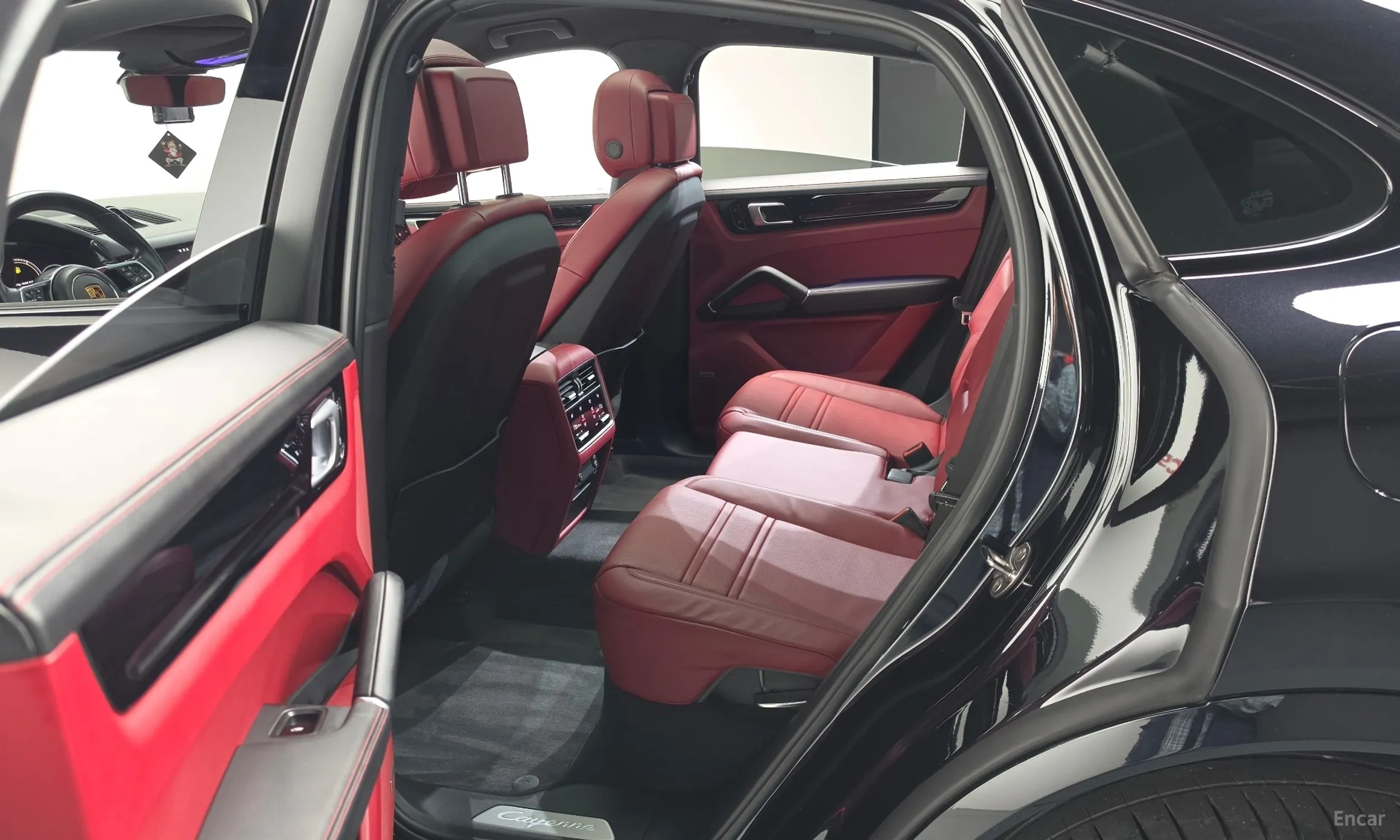 Porsche Cayenne (PO536) превью 12