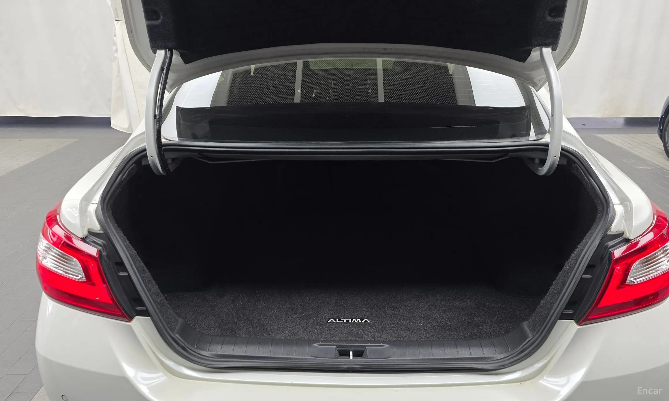 Nissan Altima превью 20