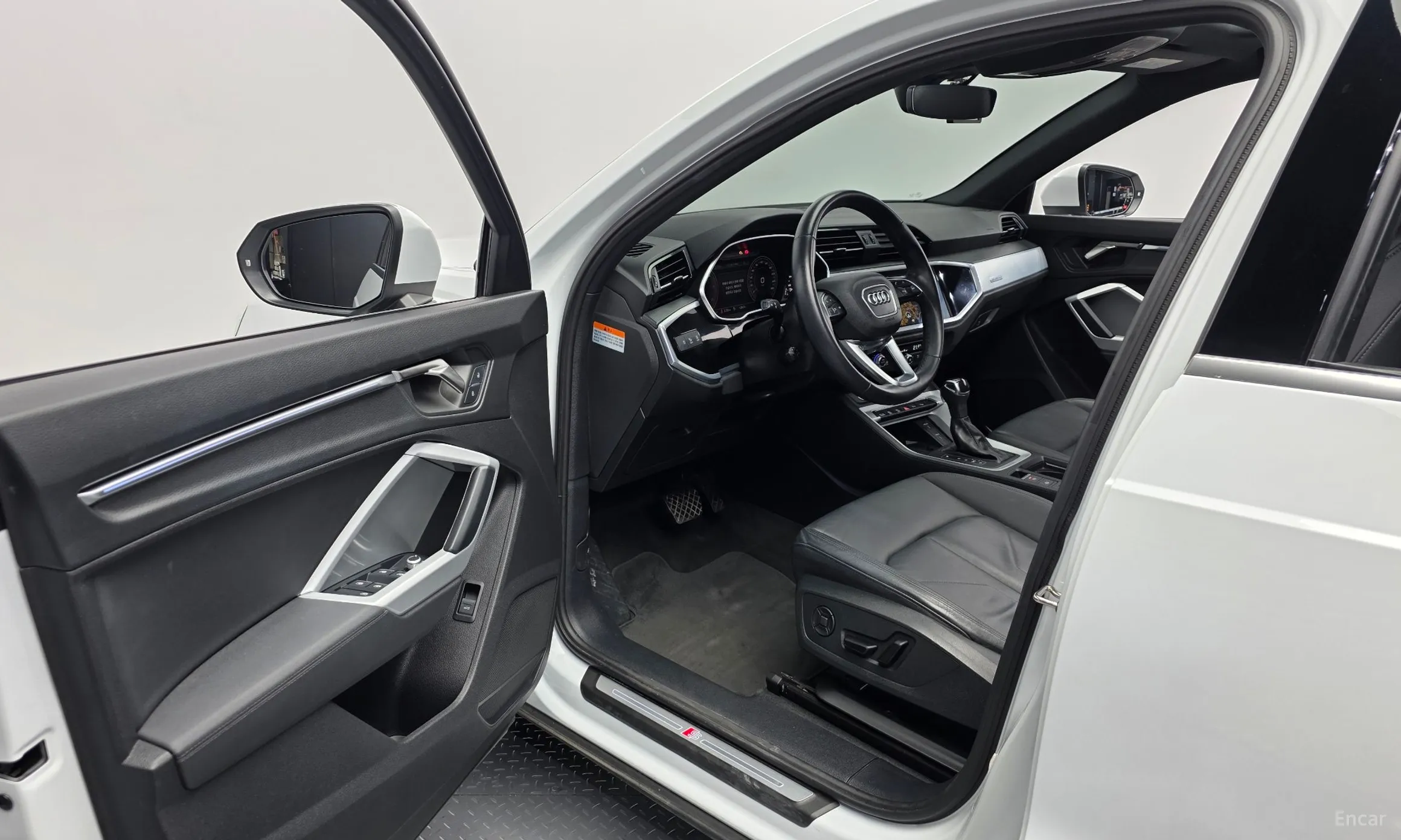 Audi Q3 (F3) превью 10