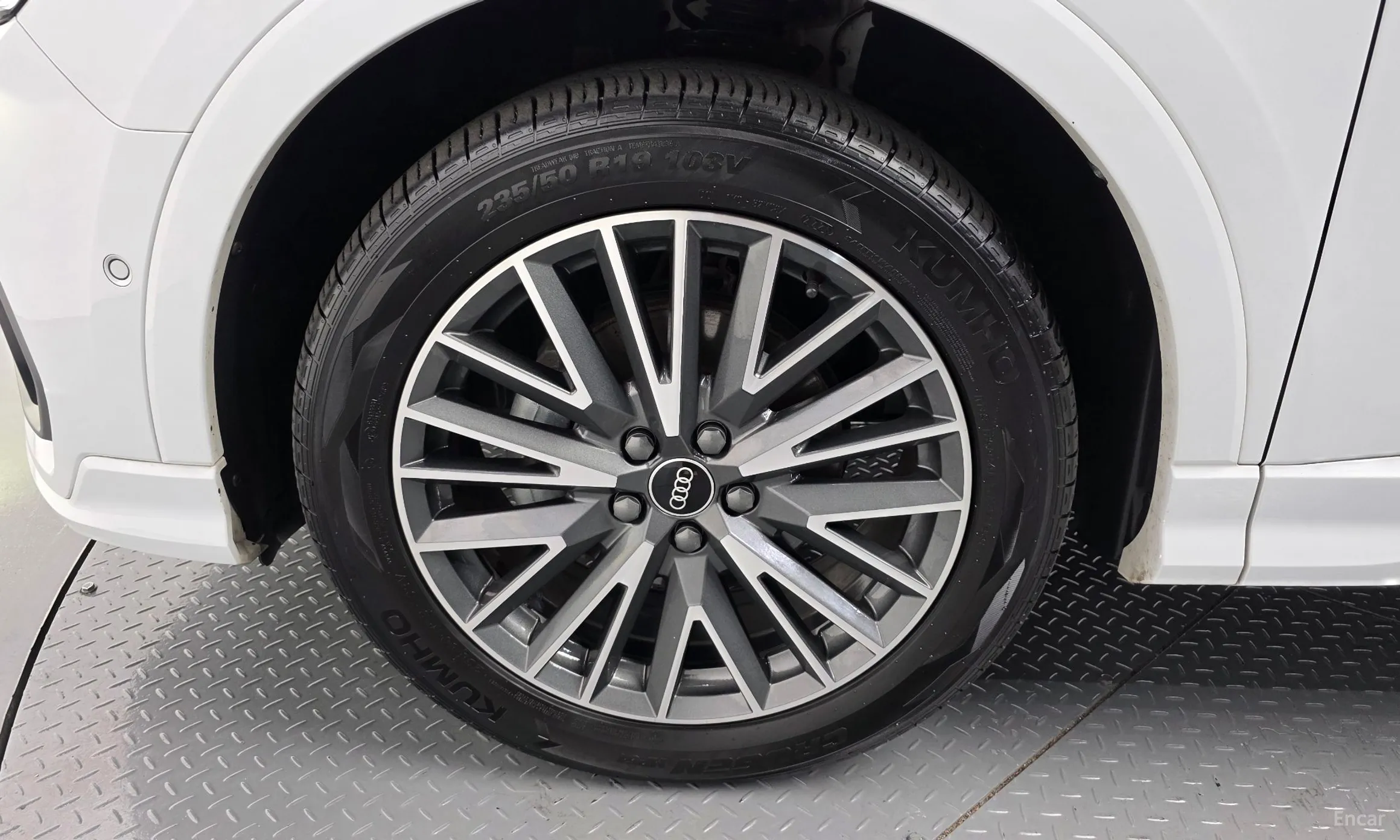 Audi Q3 (F3) превью 5