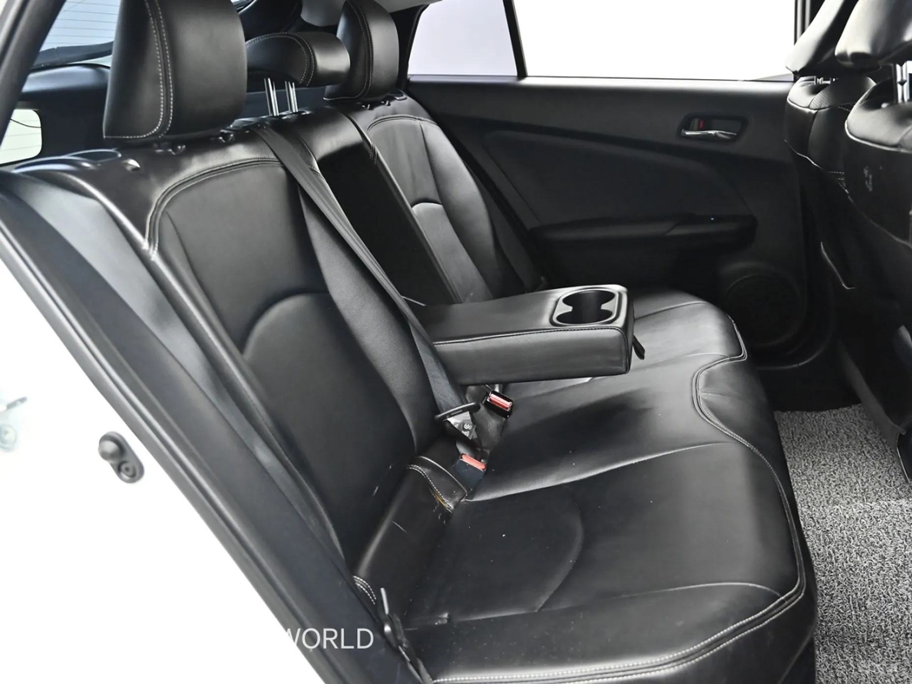 Toyota Prius 4th Generation превью 12
