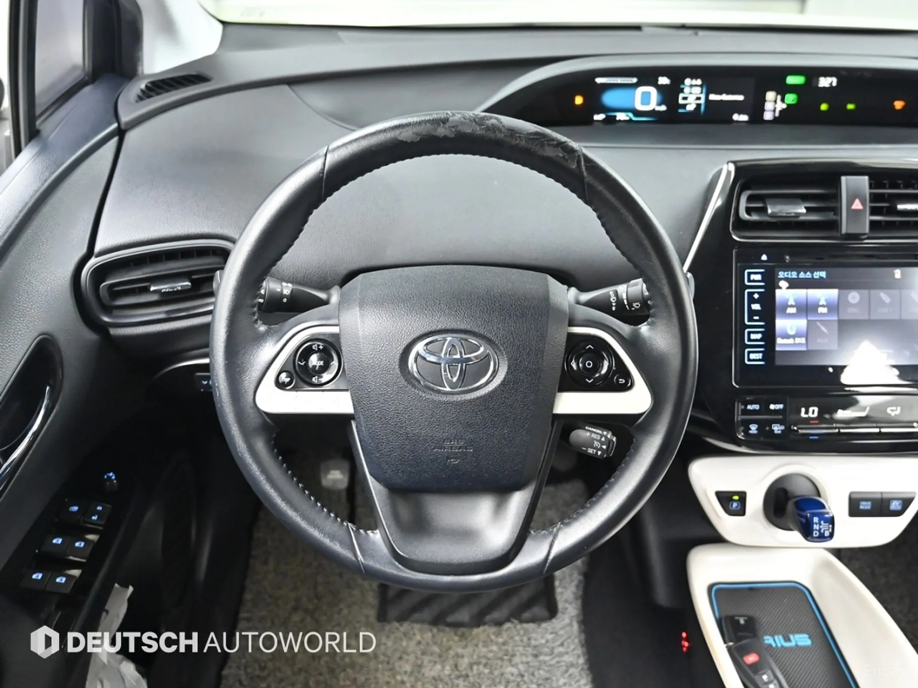Toyota Prius 4th Generation превью 13