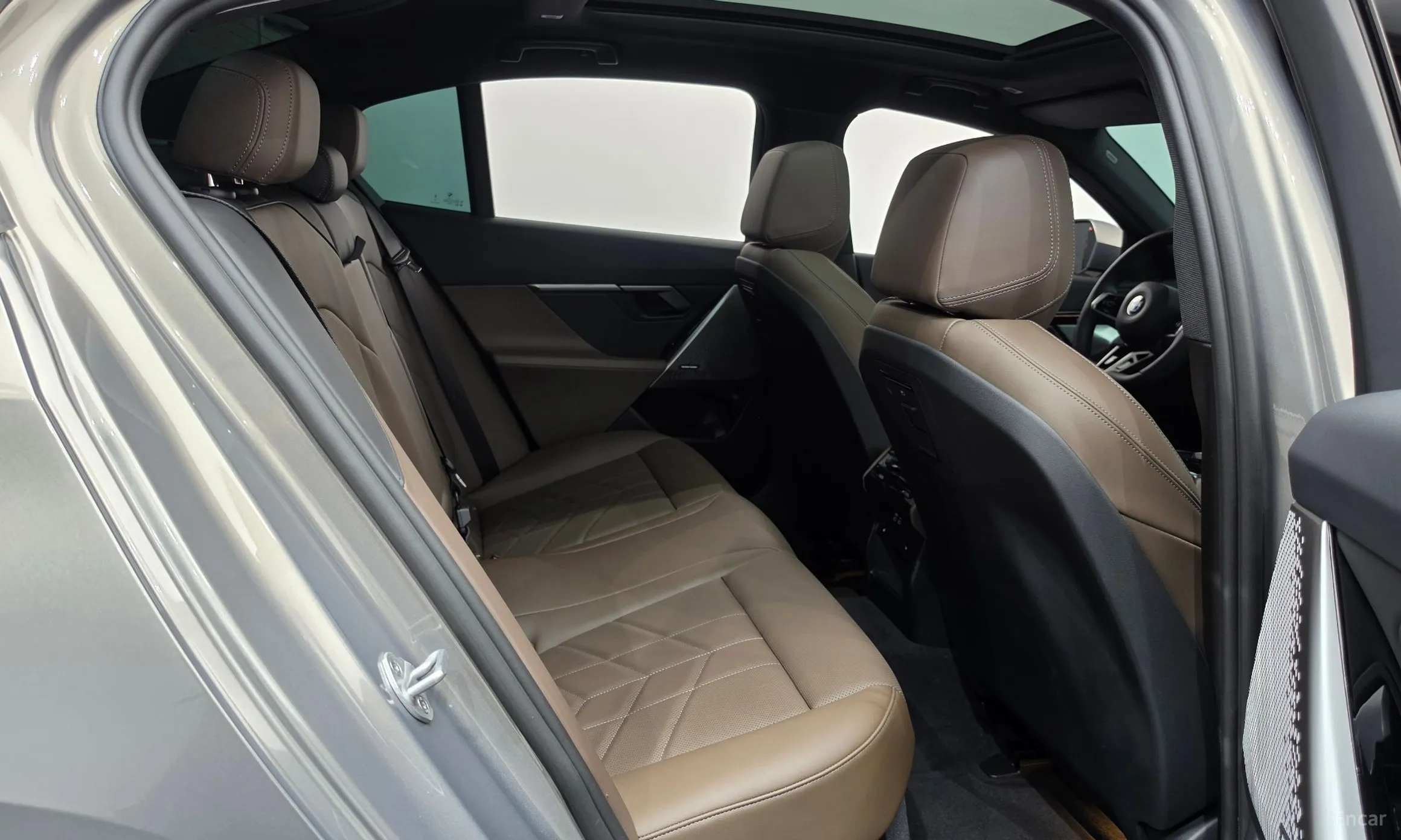 BMW 5 Series (G60) превью 11