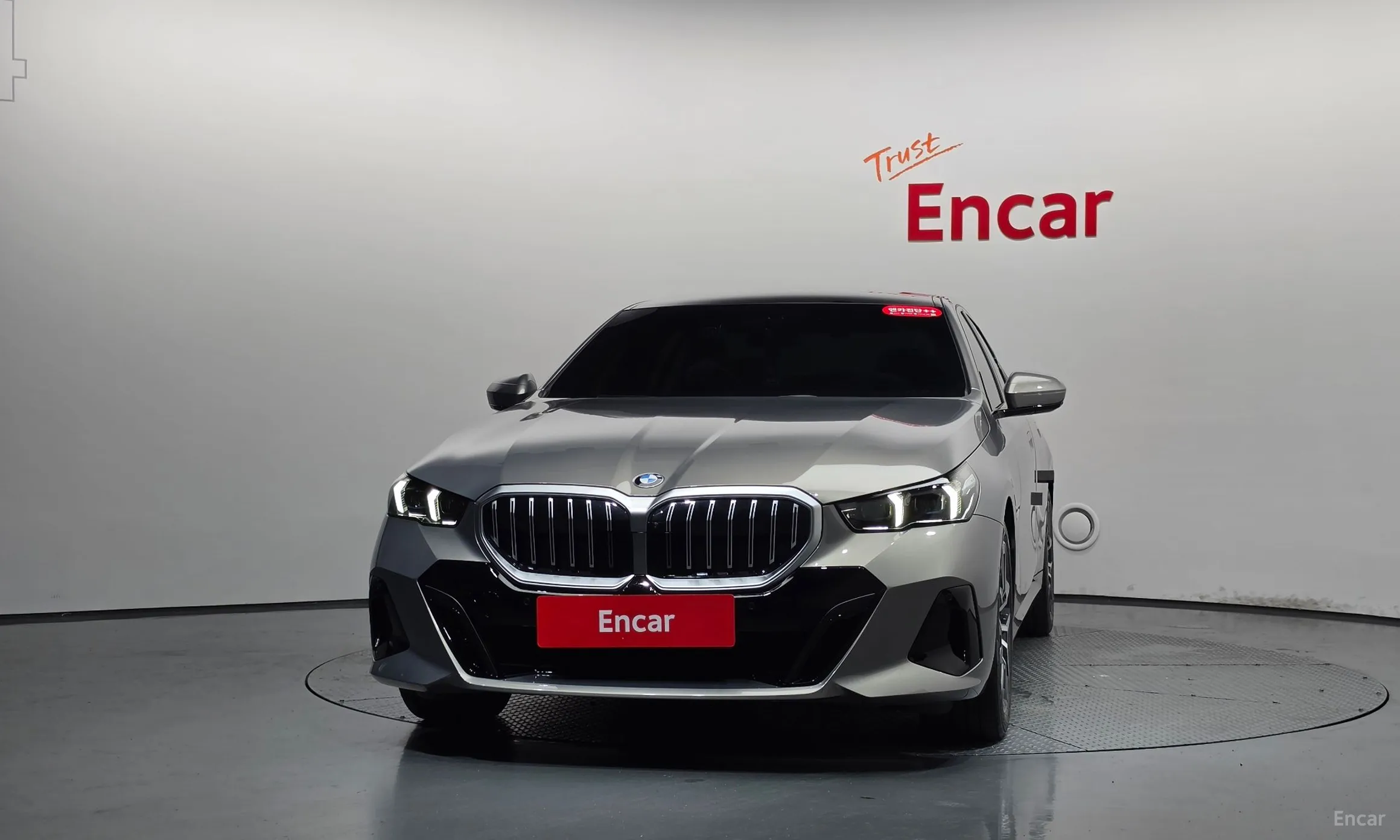 BMW 5 Series (G60) превью 3