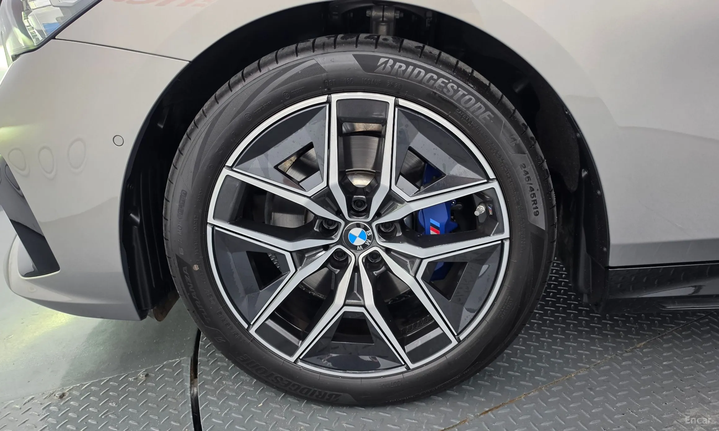 BMW 5 Series (G60) превью 5