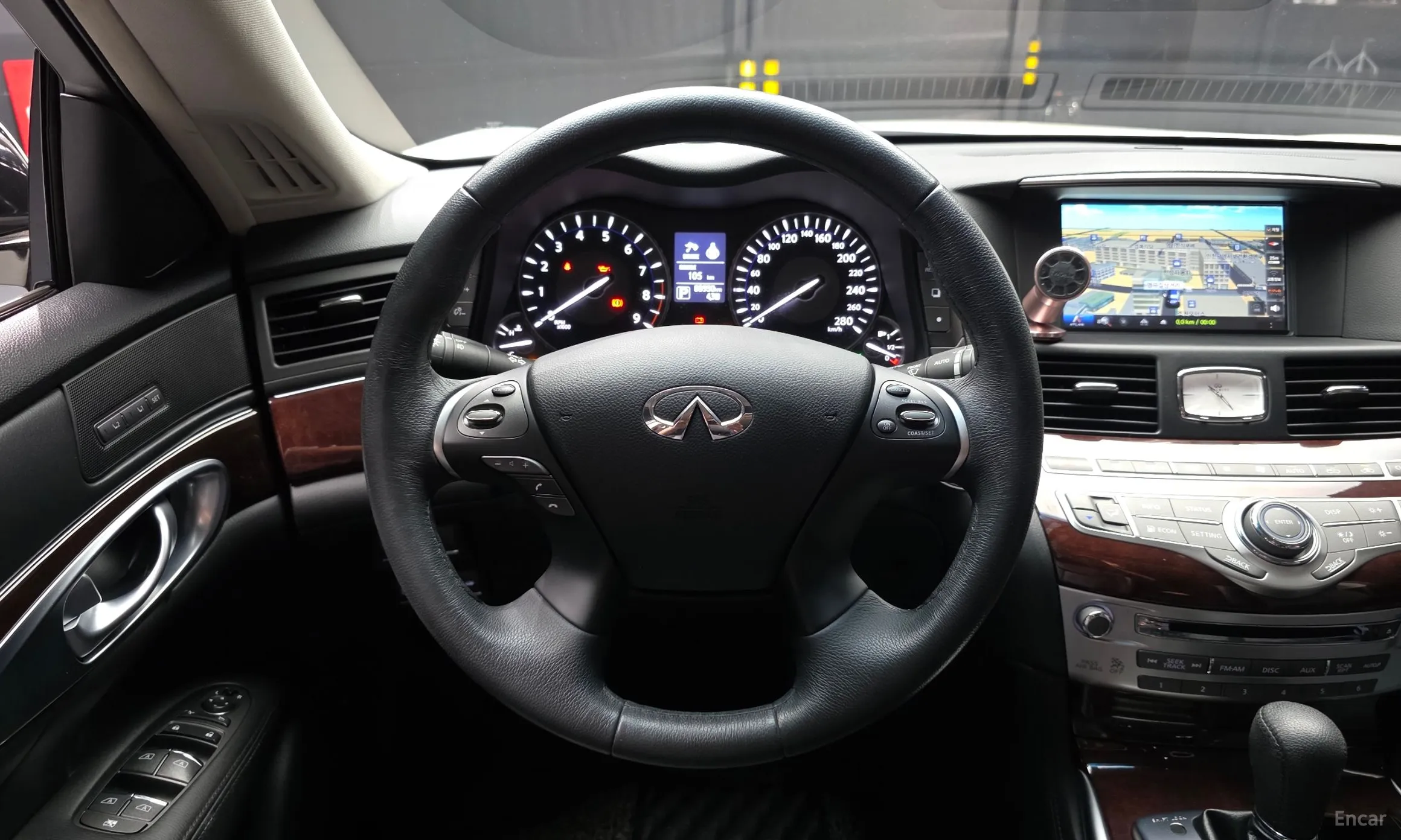 Infiniti Q70 превью 13
