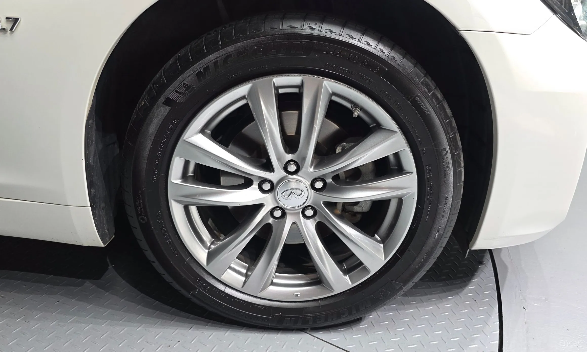 Infiniti Q70 превью 5