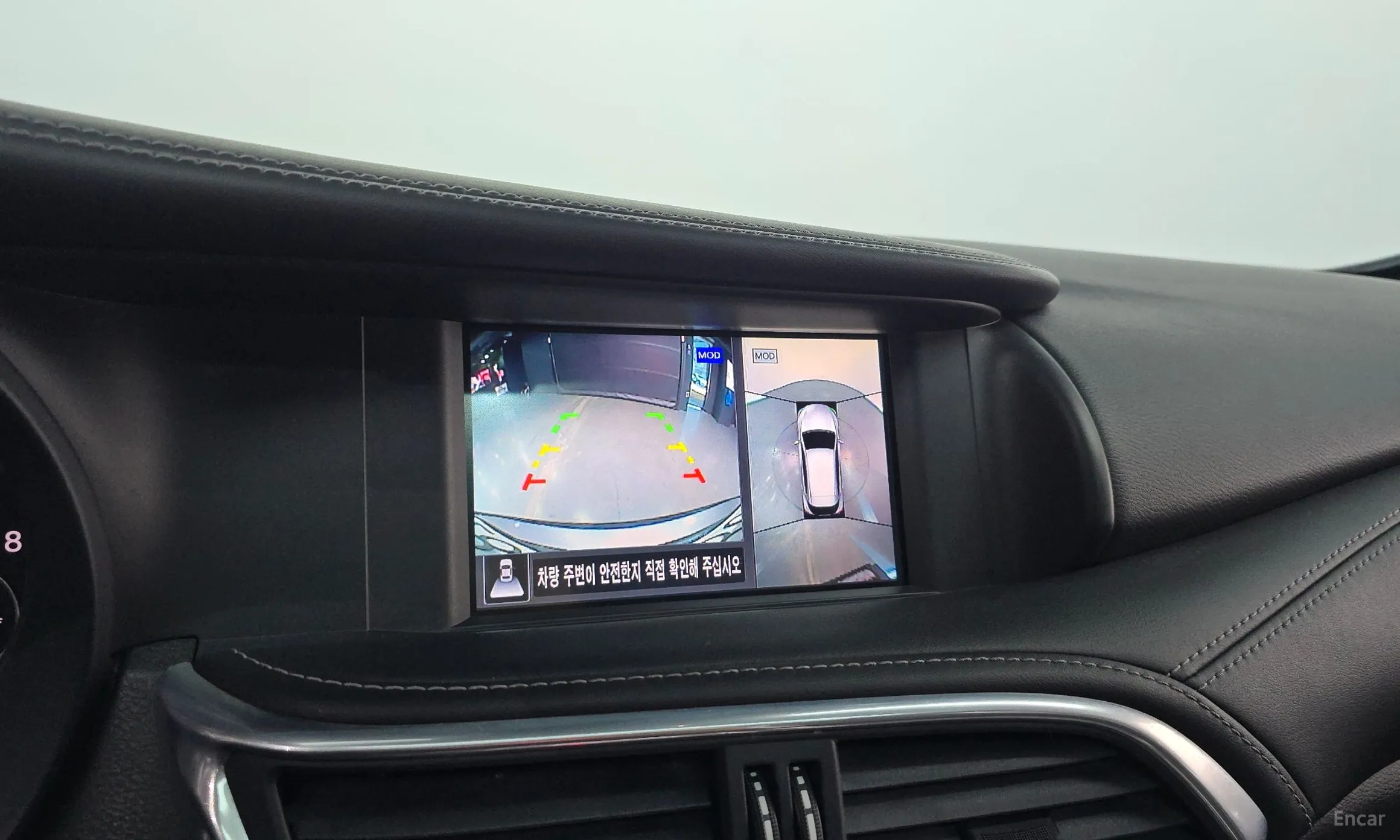 Infiniti Q30 превью 14