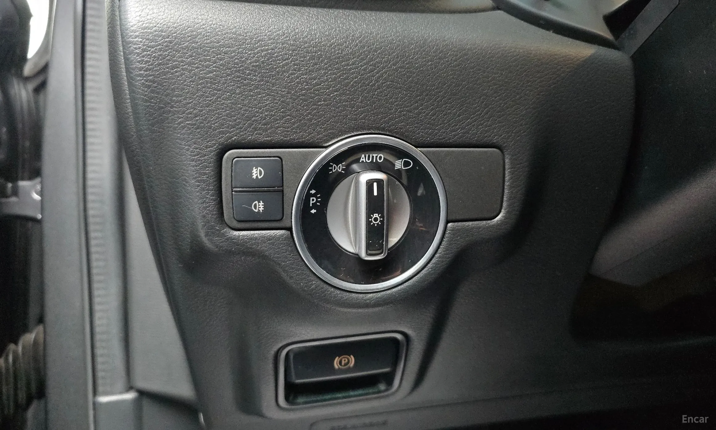 Infiniti Q30 превью 18