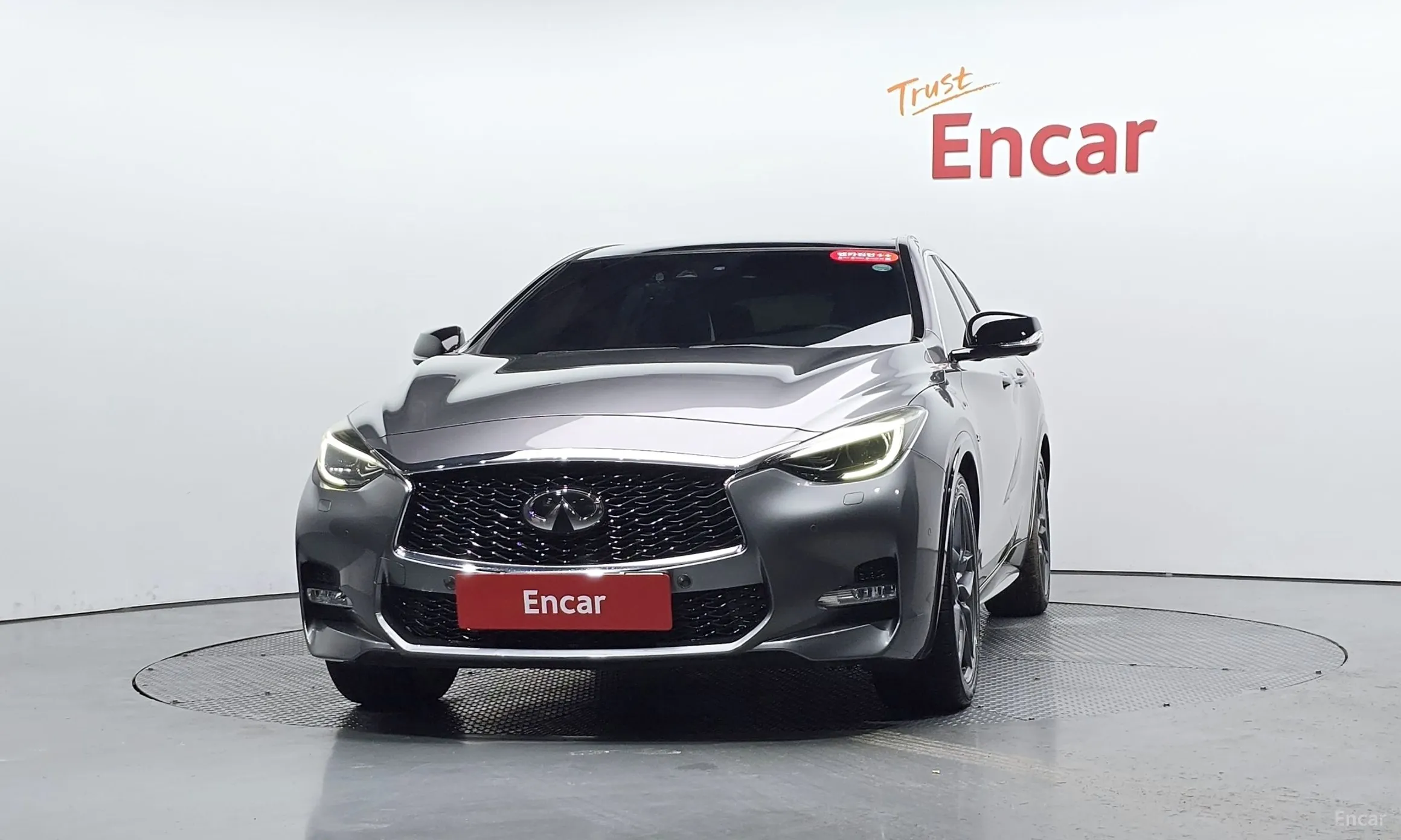 Infiniti Q30 превью 3