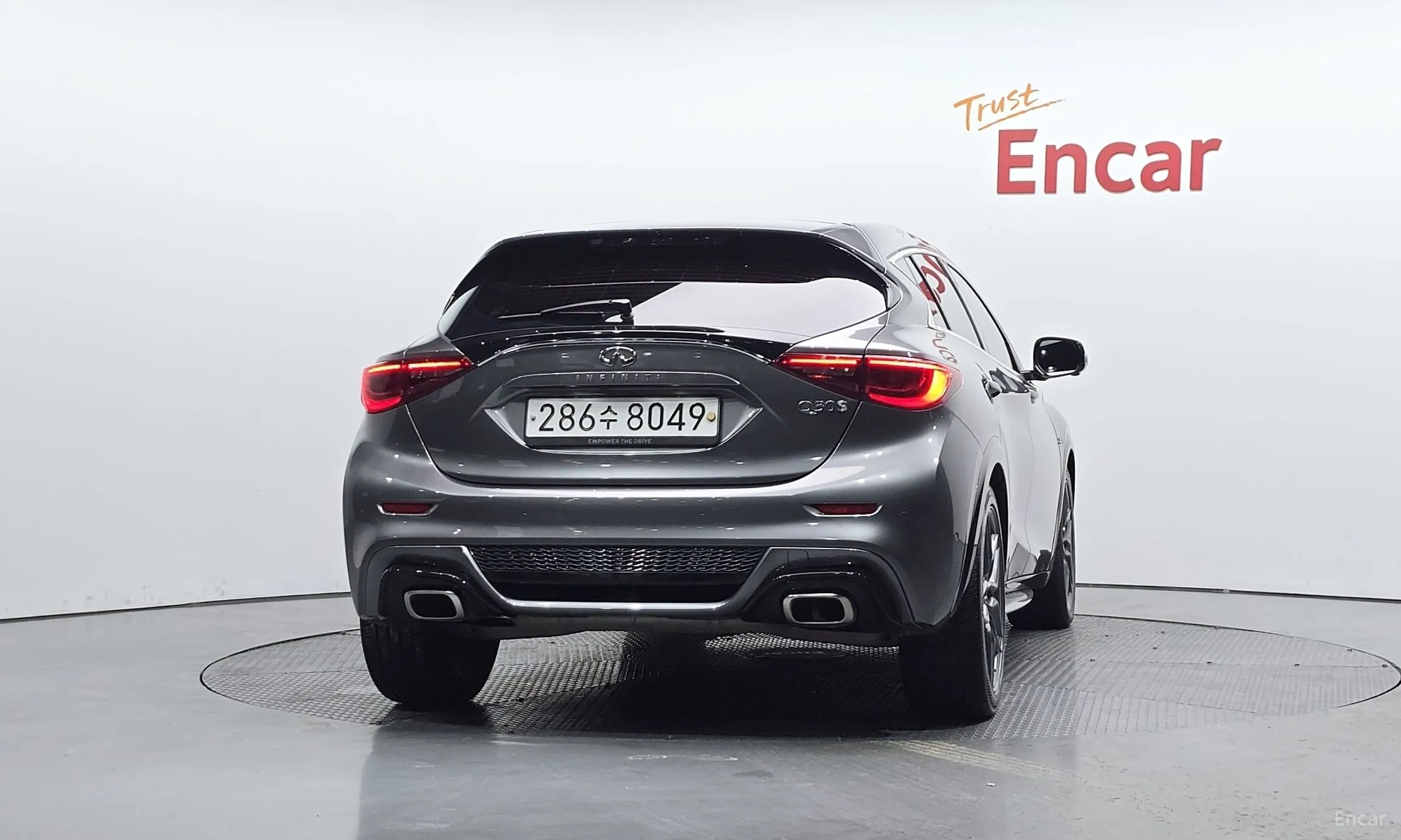 Infiniti Q30 превью 4