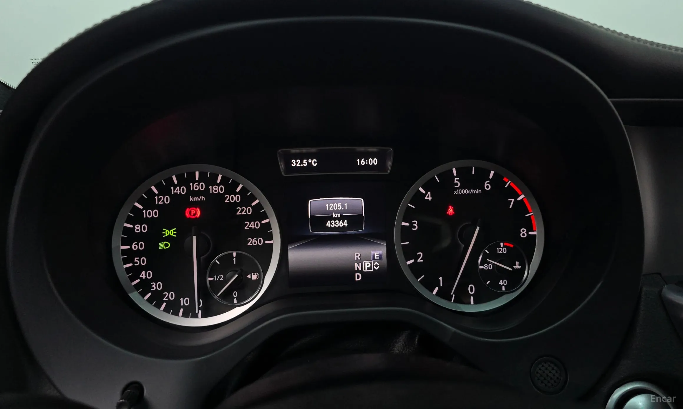 Infiniti Q30 превью 8