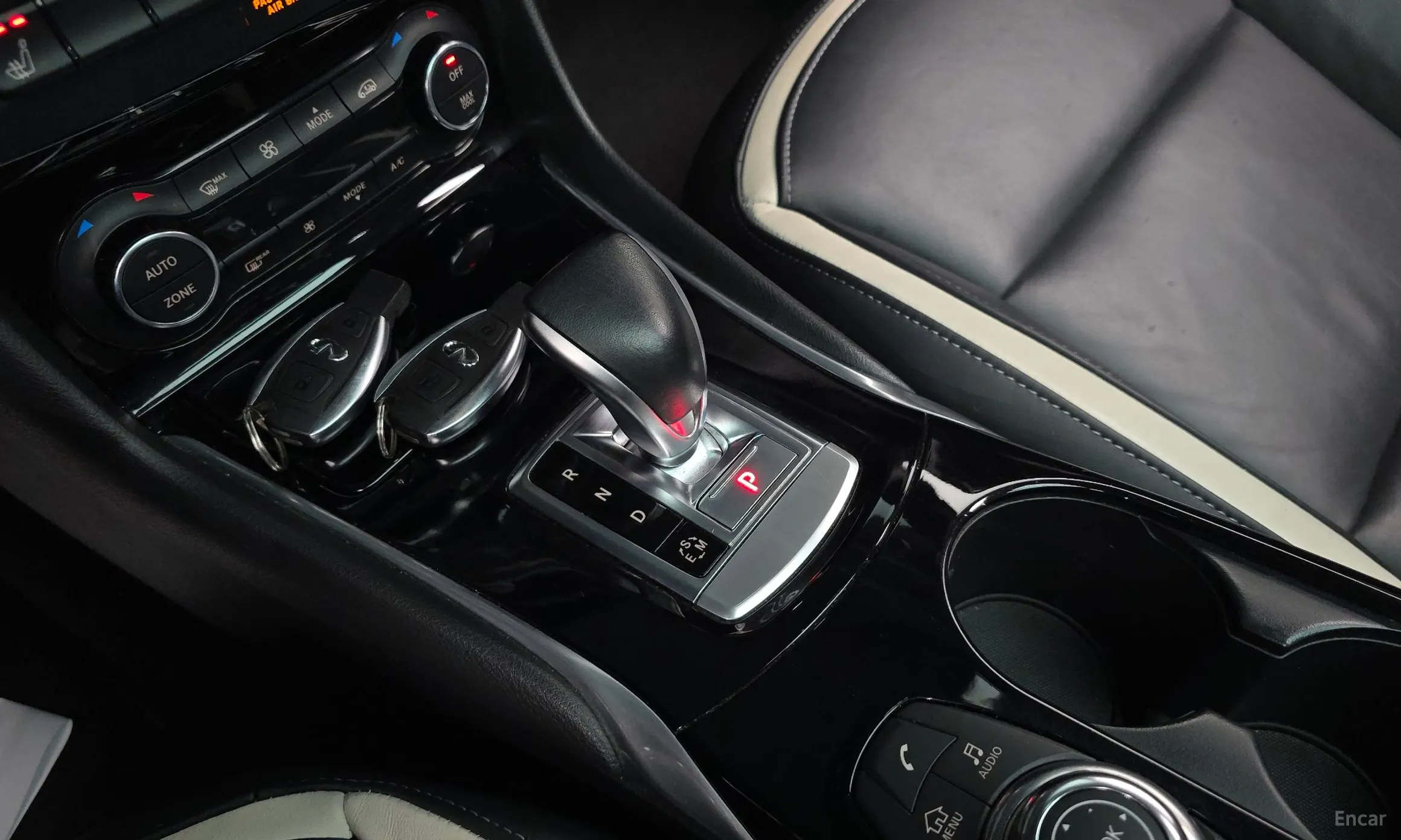 Infiniti Q30 превью 9