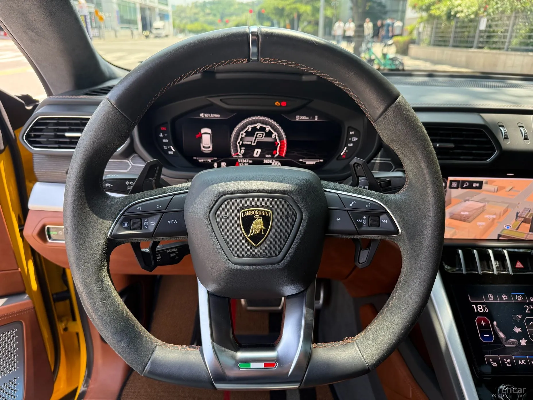 Lamborghini Urus превью 17