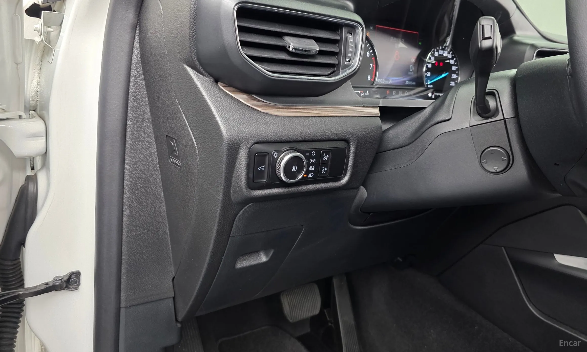 Ford Explorer 6th Generation превью 18