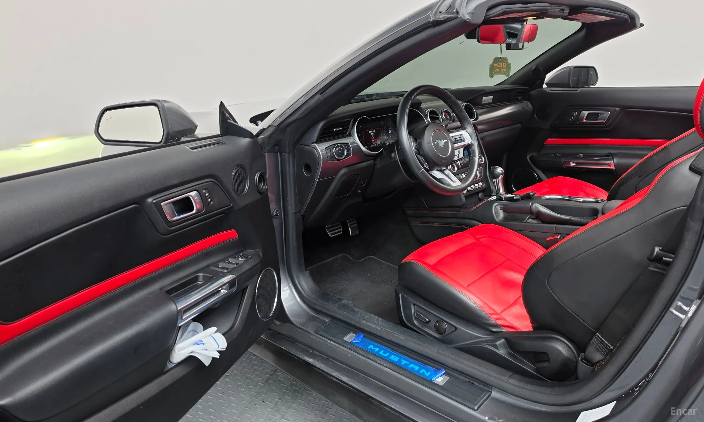 Ford Mustang превью 10