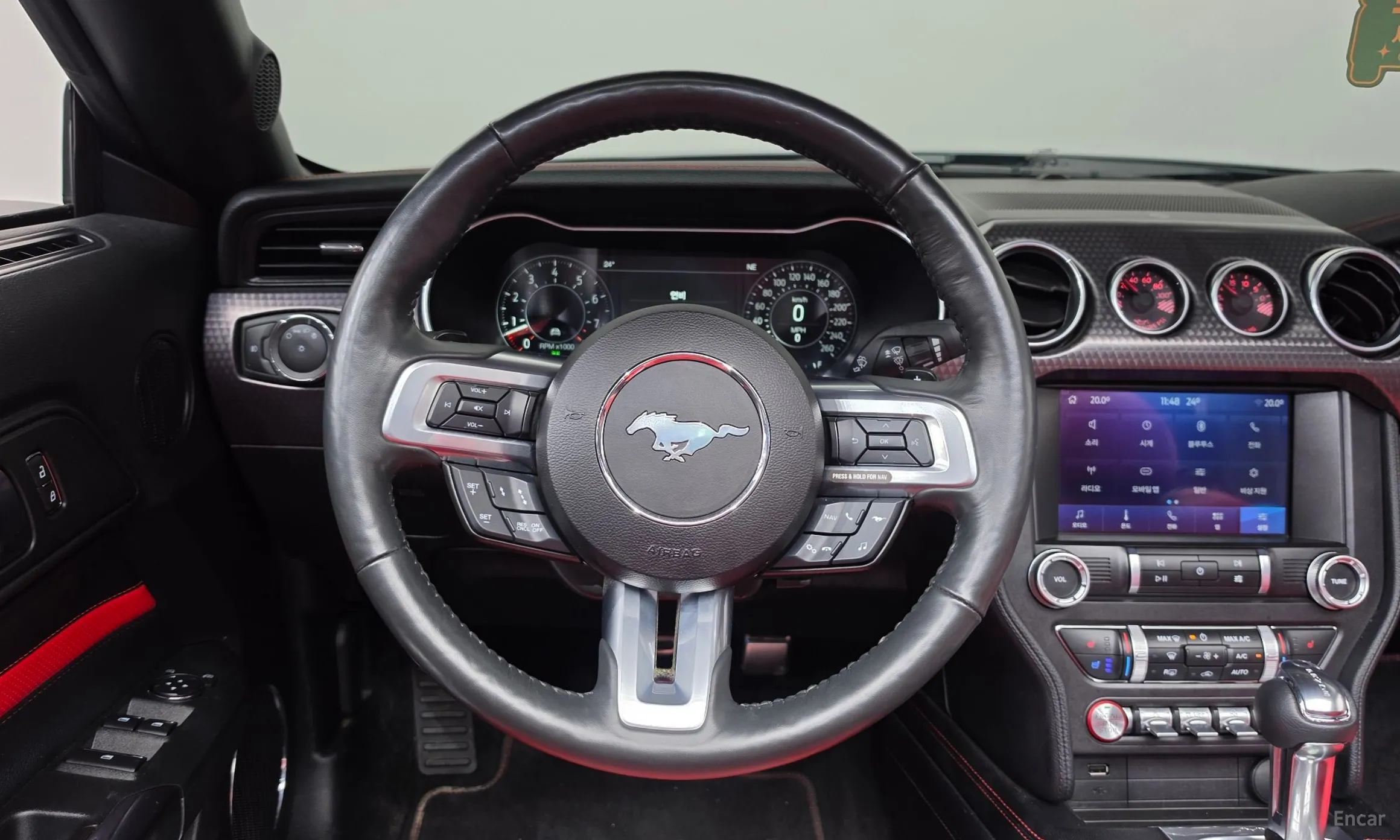 Ford Mustang превью 13